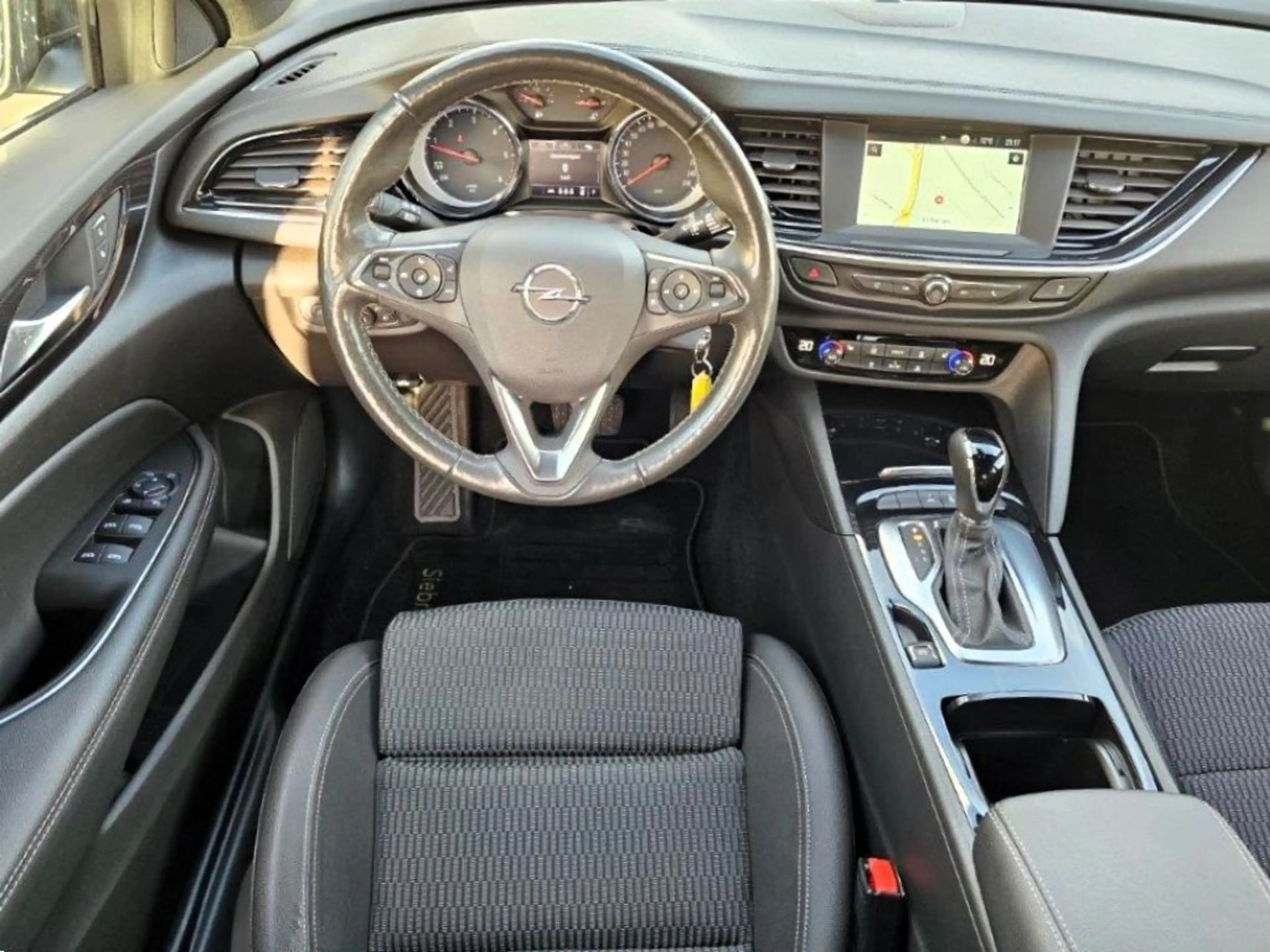 Opel Insignia Sports Tourer 2.0 Diesel Aut. Elegance — photo 11