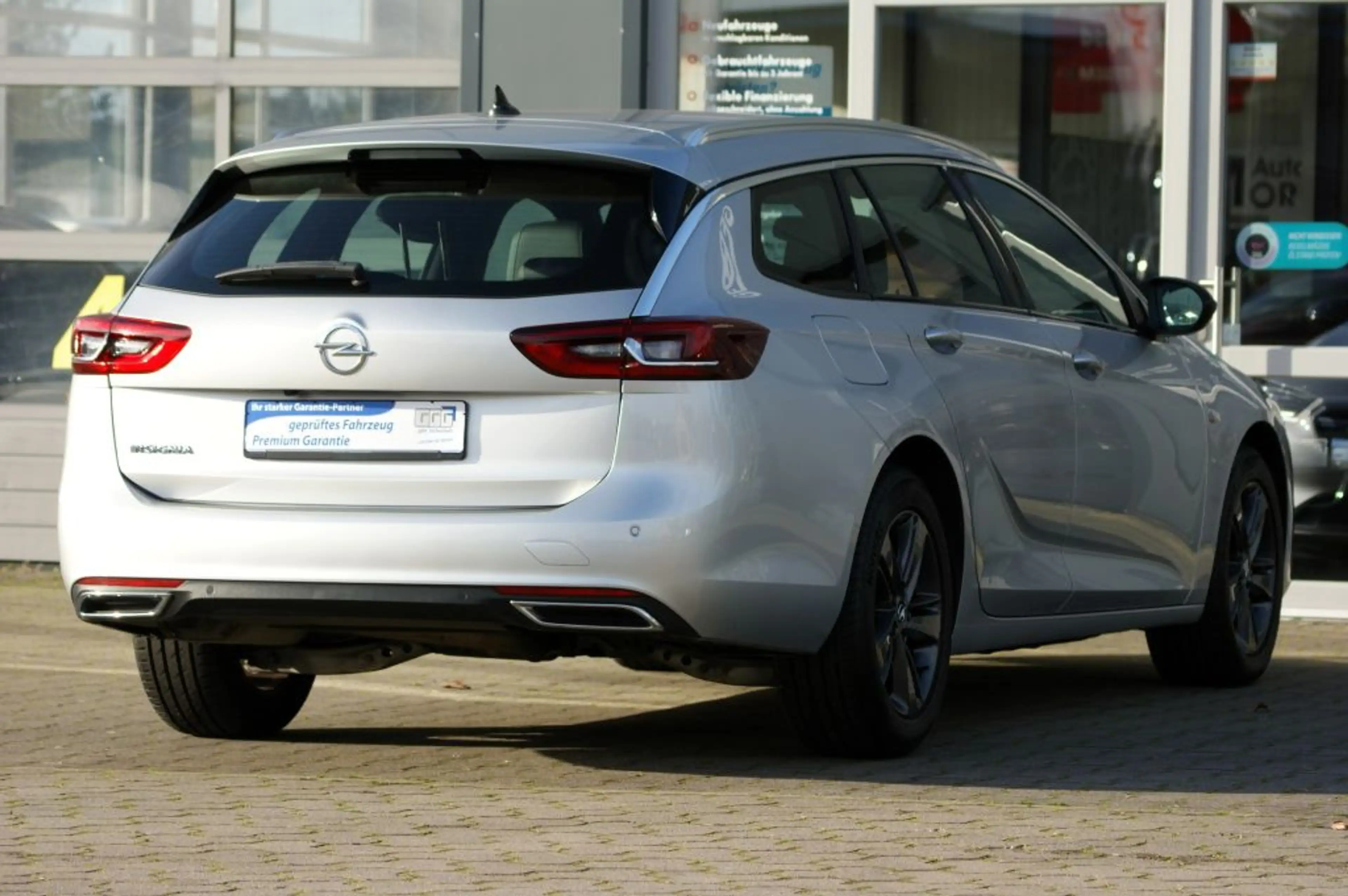 Opel Insignia Sports Tourer 2.0 Diesel Aut. Elegance — photo 4
