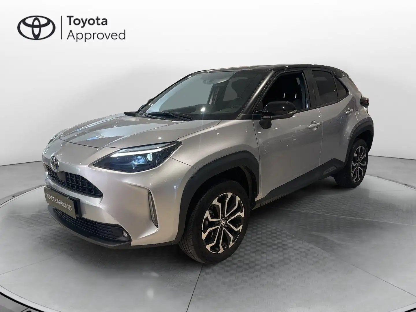 Toyota Yaris Cross 1.5 Hybrid 5p. E-CVT Trend Gri - 1