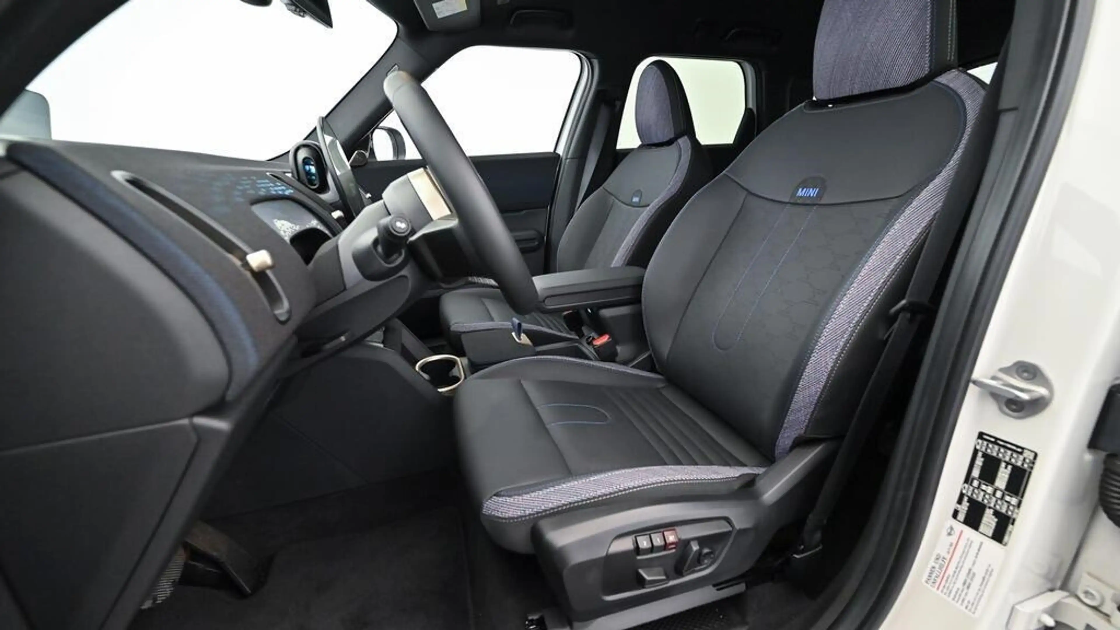 MINI Countryman D — photo 12
