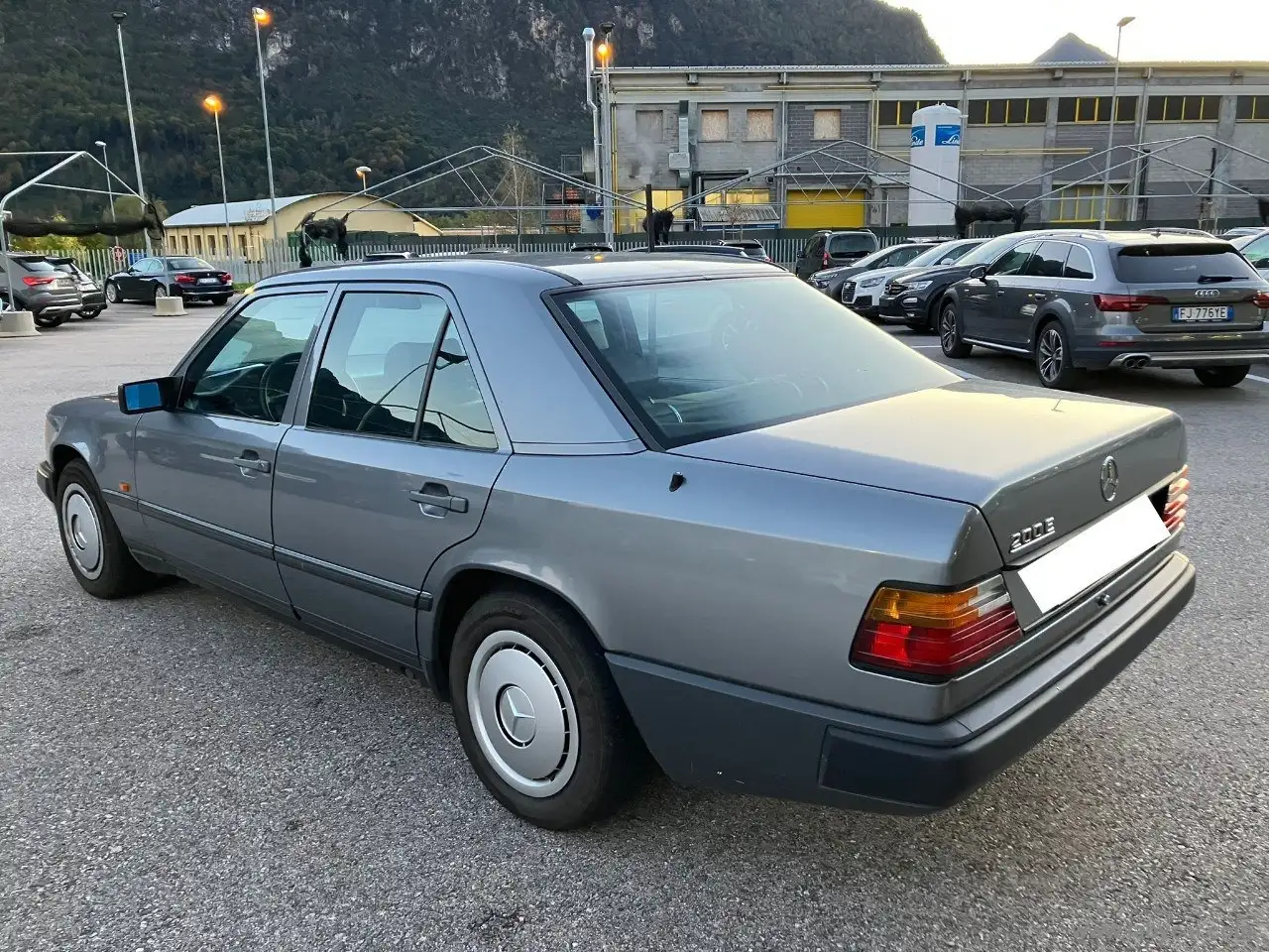 Mercedes-Benz E 200 200 E 2.0 BZ 122CV 4 PORTE, foto 4