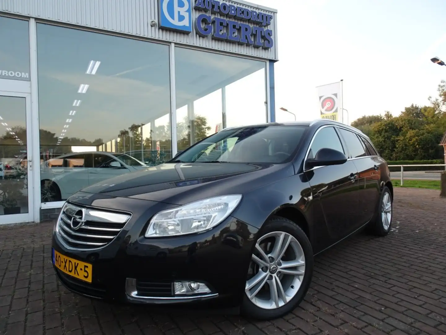 Opel Insignia 1.6 Turbo 180PK Cosmo Navi/18/PDC/Clima Zwart - 1
