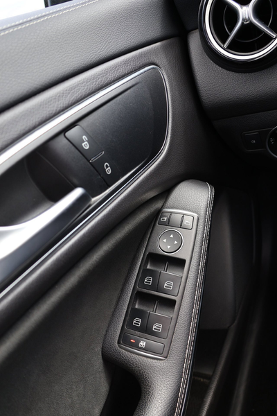 Mercedes-Benz CLA 180 Shooting Brake 180|AMG Upgrade Edition|Pano-dak|Ca — photo 23