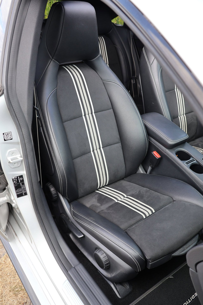 Mercedes-Benz CLA 180 Shooting Brake 180|AMG Upgrade Edition|Pano-dak|Ca — photo 25
