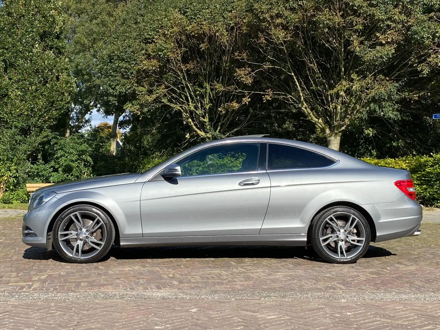 Mercedes-Benz C 350 Coupé Ambition Automaat | Leder | Panodak | Navi | Grijs - 2
