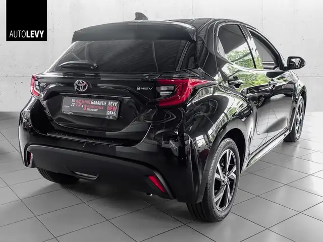 Toyota Yaris view 3