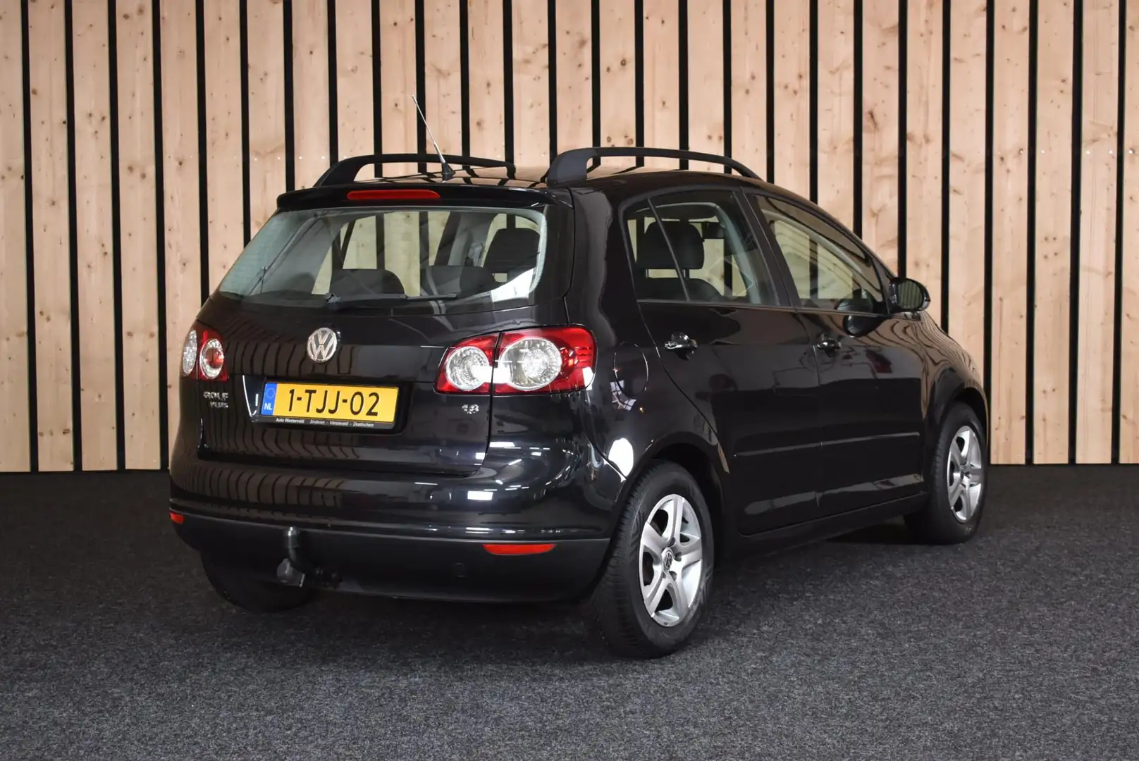 Volkswagen Golf Plus 1.6 Sportline 167dkm Trekhaak Navi Airco Trekhaak Zwart - 2