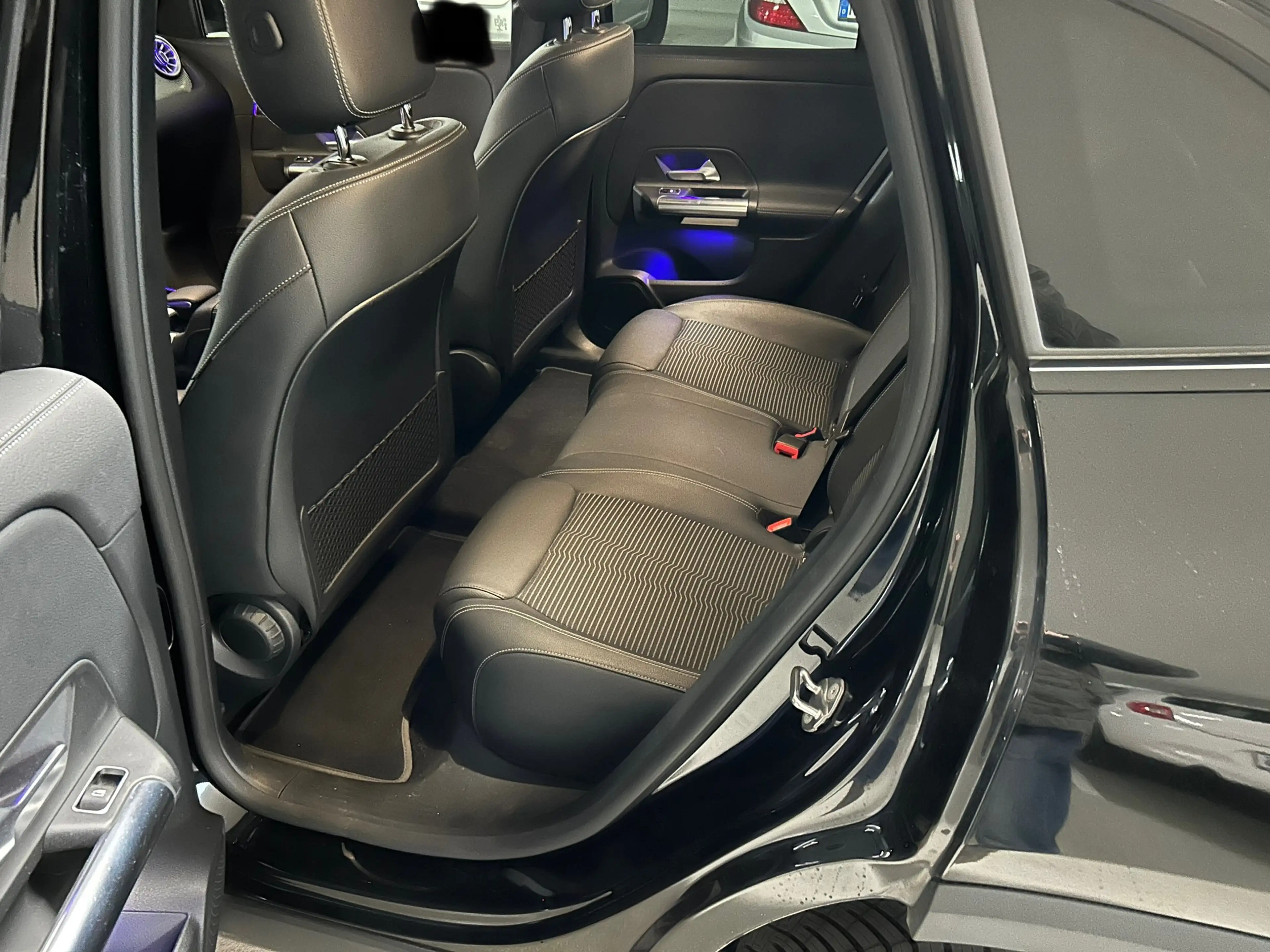 Mercedes-Benz EQA 300 4Matic Progressive — photo 8
