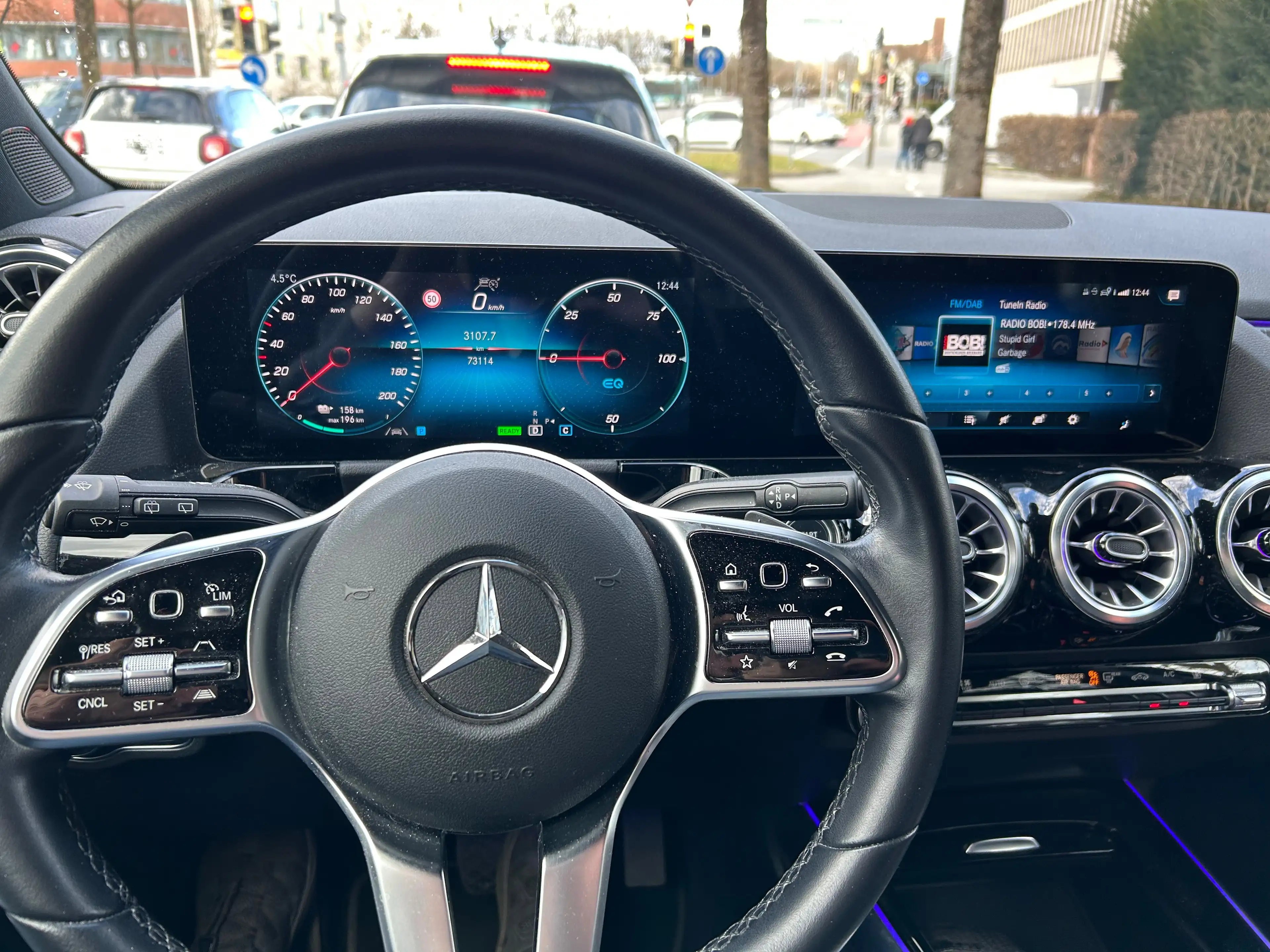Mercedes-Benz EQA 300 4Matic Progressive — photo 10