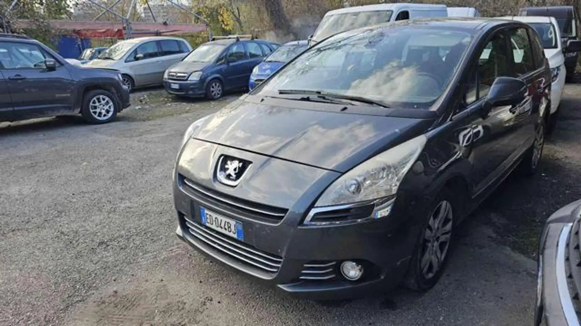 Peugeot 5008 2.0 HDi 150CV Tecno Gris - 2