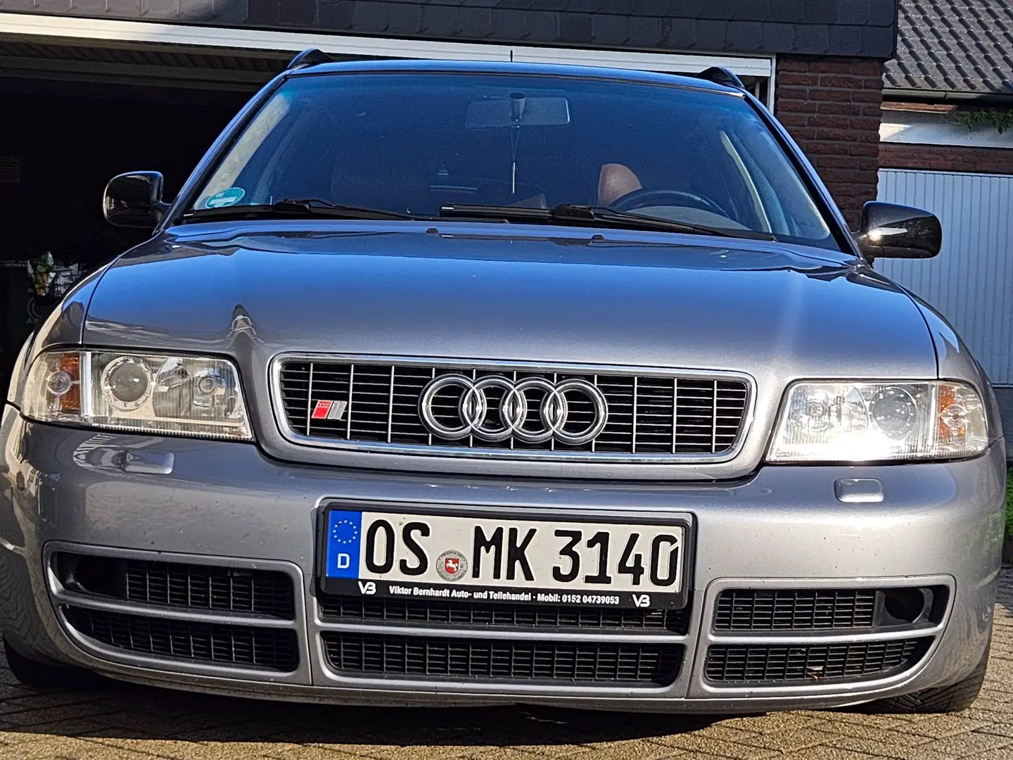 Audi A4 A4 Avant 2.8 srebrna - 1