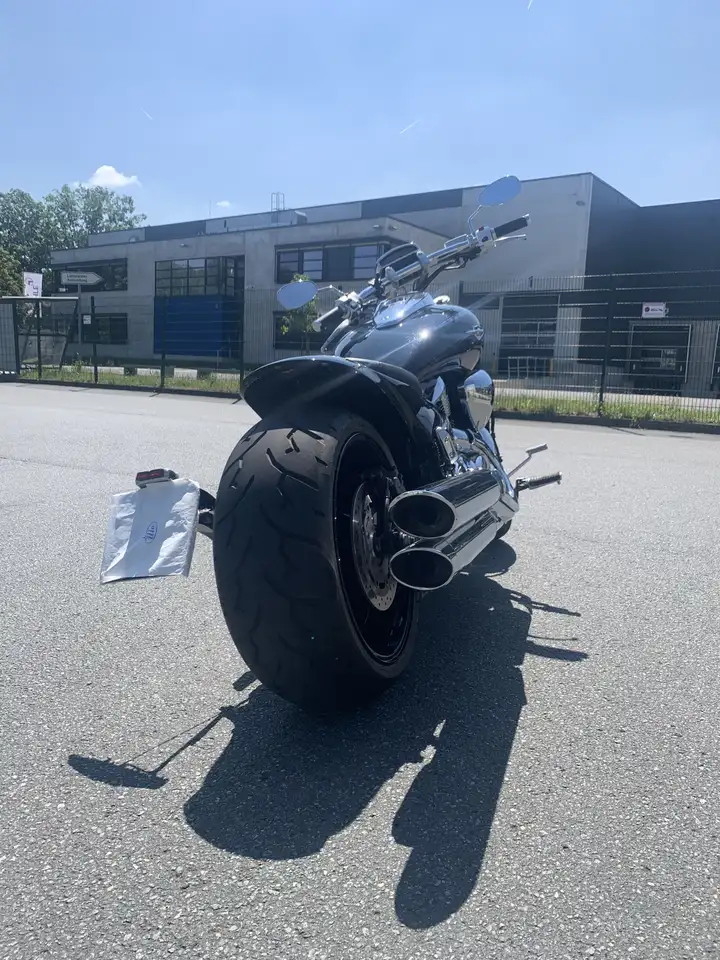 Suzuki Intruder M