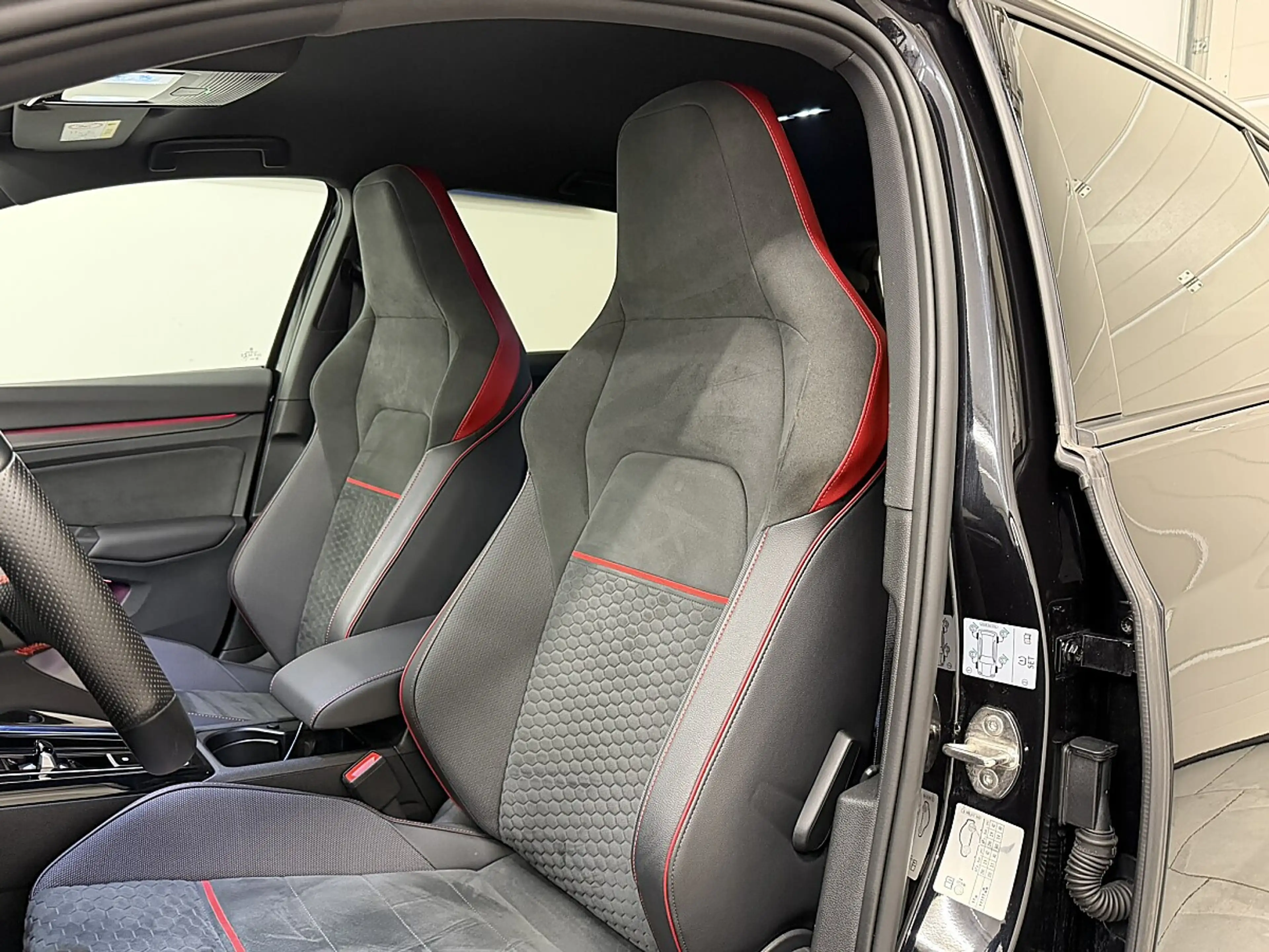 Volkswagen Golf GTI Clubsport DSG. IQ.LIGHT-LED-Matrix/HeadUp/Perfo... — photo 11
