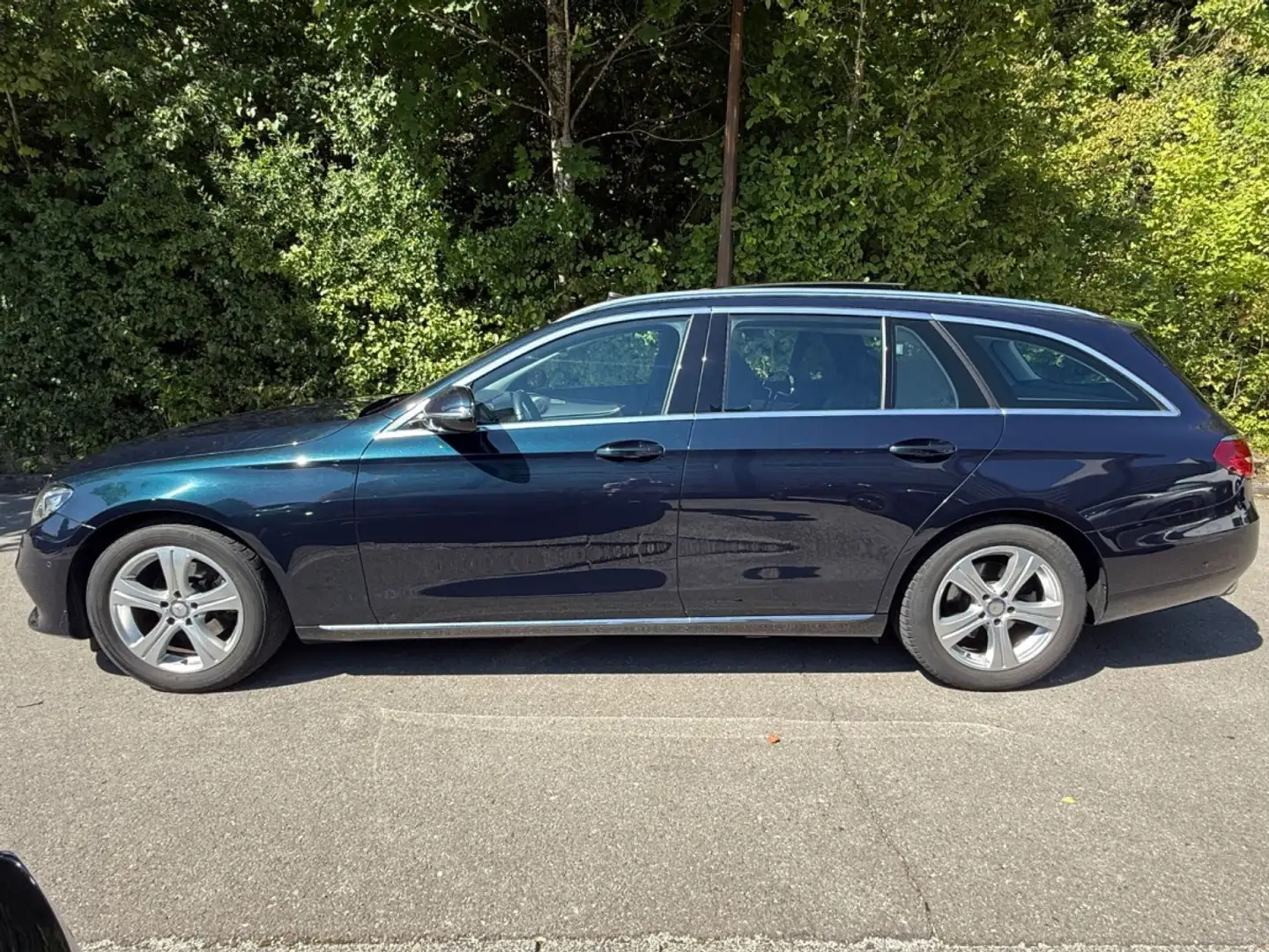 Mercedes-Benz E 220 E-Klasse T-Modell *PANO*HUD*AMBIENT*AHK Vert - 2