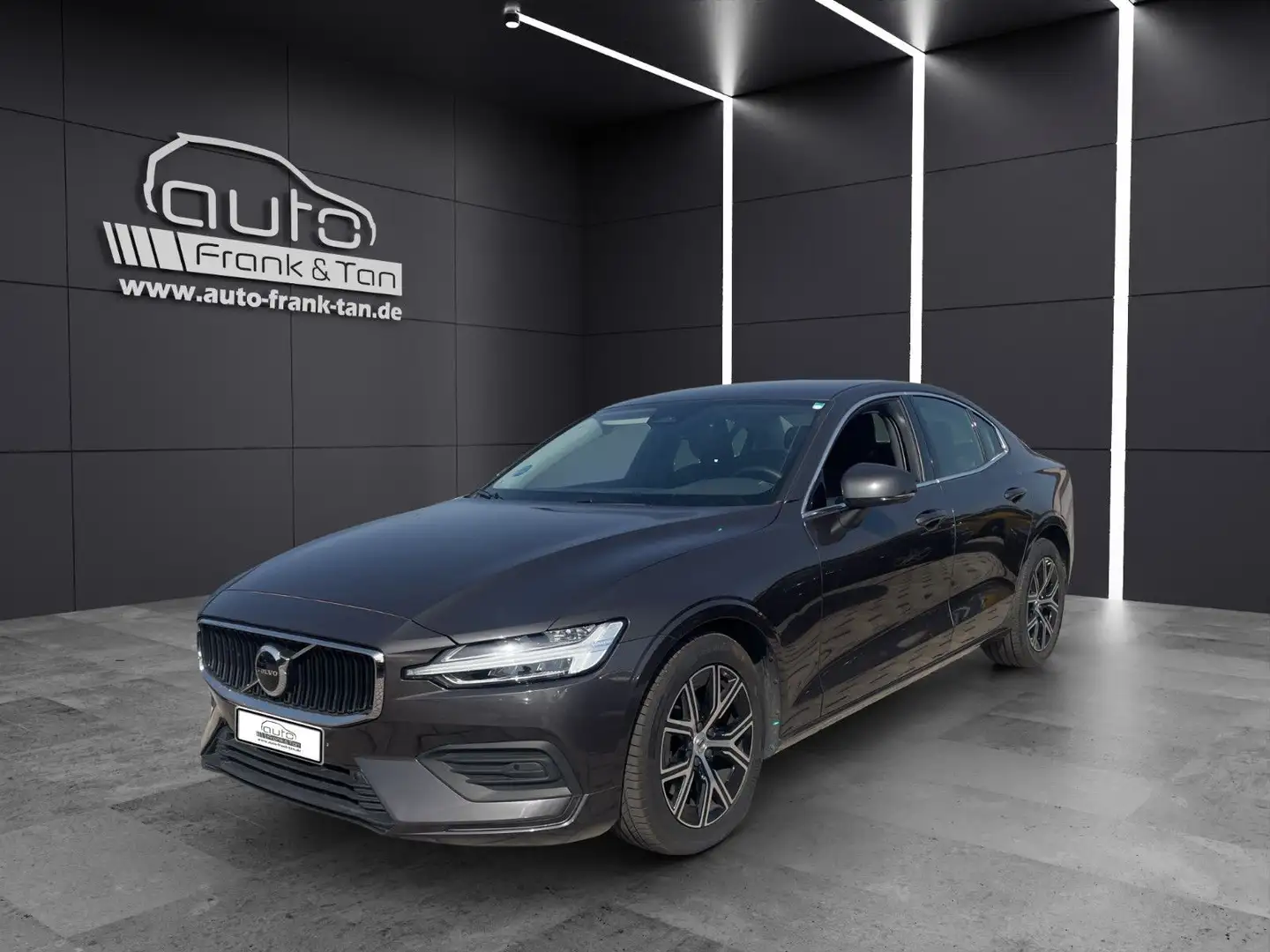 Volvo S60 Lim. Plus Dark LED*CAM*Navi*Shzg Grau - 1