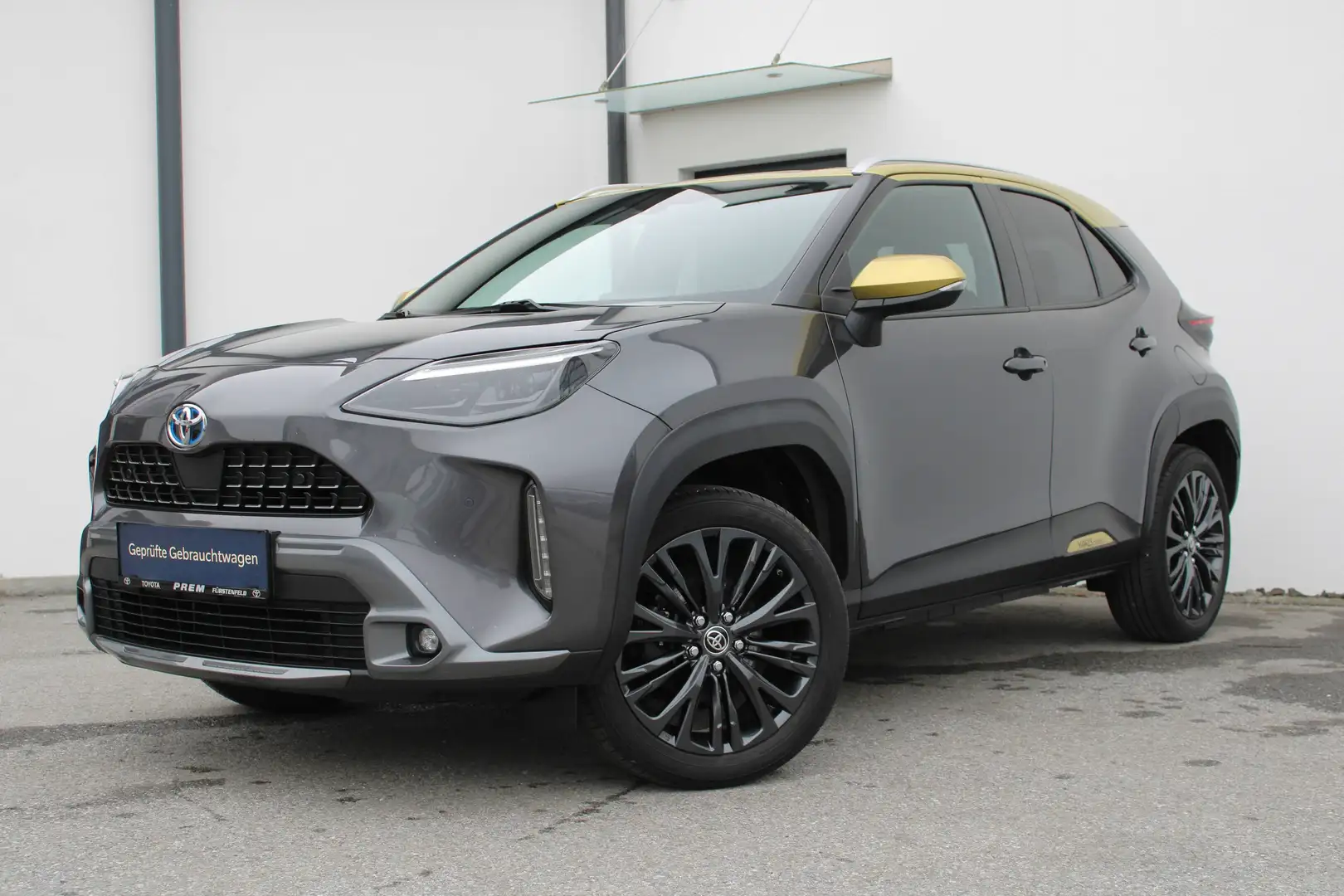 Toyota Yaris Cross 1.5 VVT-i HYBRID "Adventure" Automatik mit Sicherheits-Paket aus 1. Besitz! Grau - 2