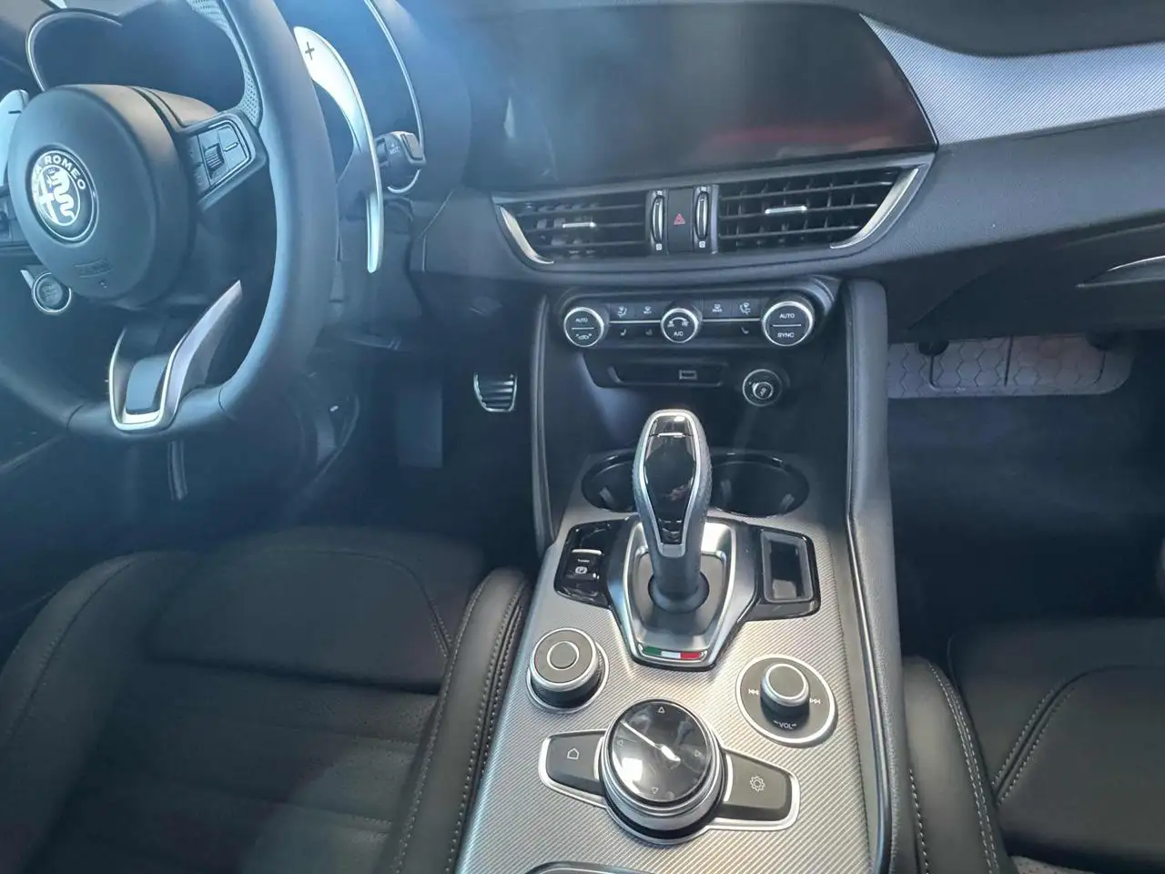 Alfa Romeo Giulia 2026 — фото 12