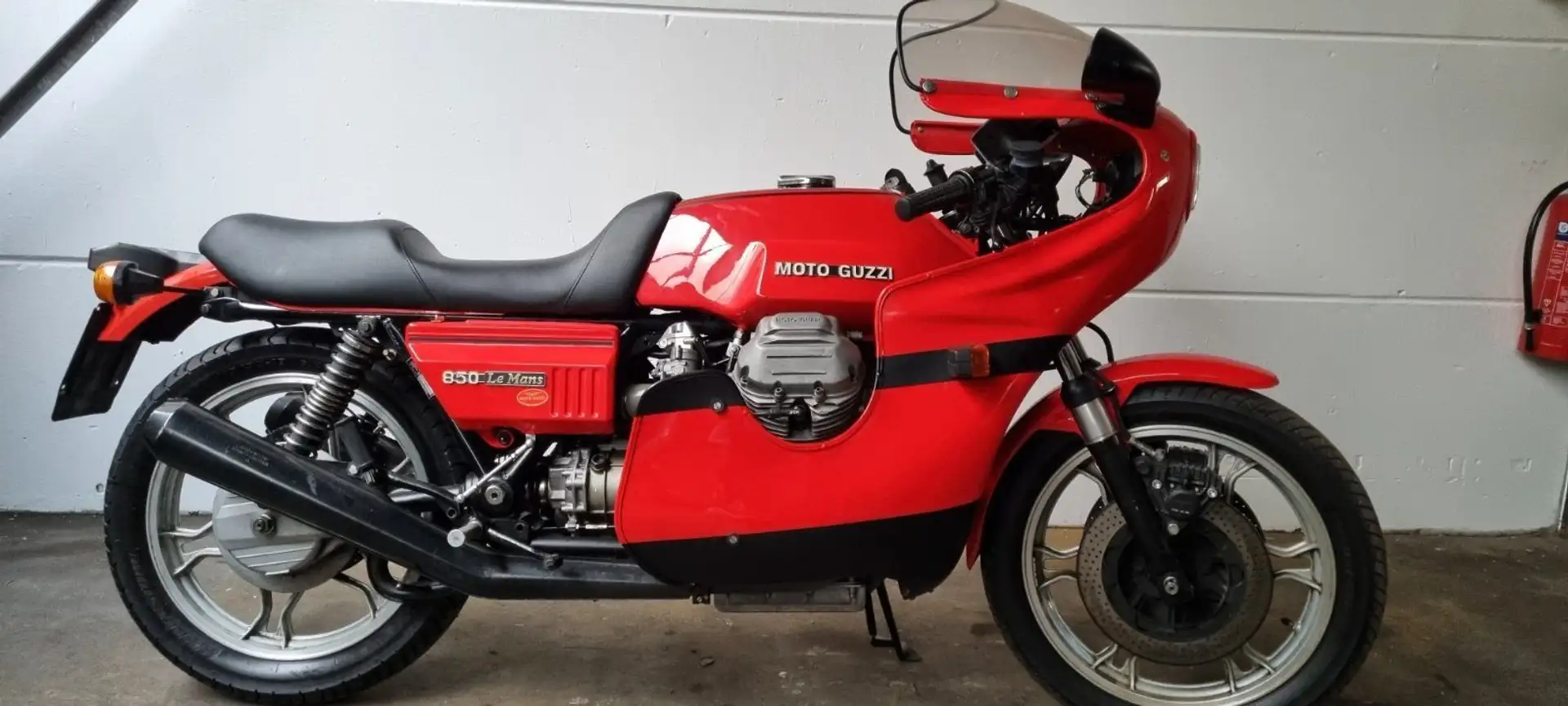 Moto Guzzi Le Mans I Red - 2