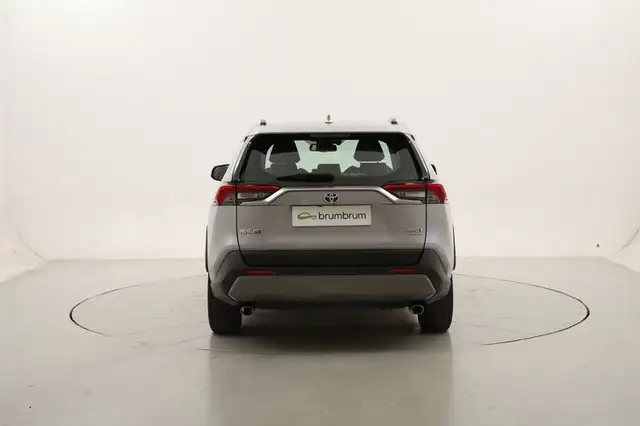 Toyota Rav4 view 4