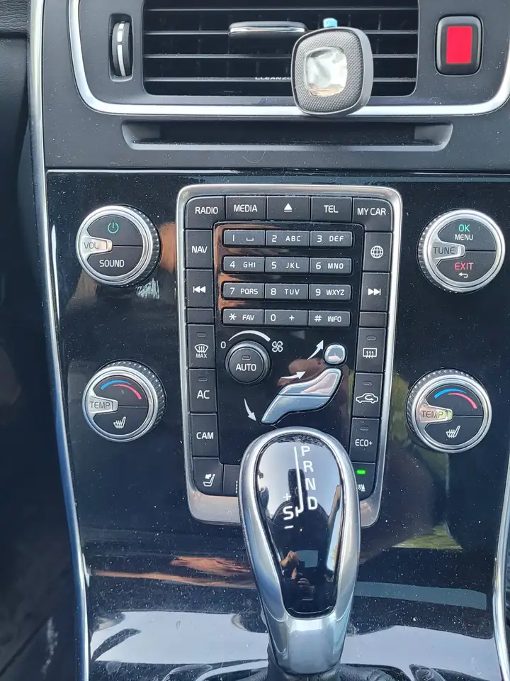 Volvo S60 снимка Volvo S60
