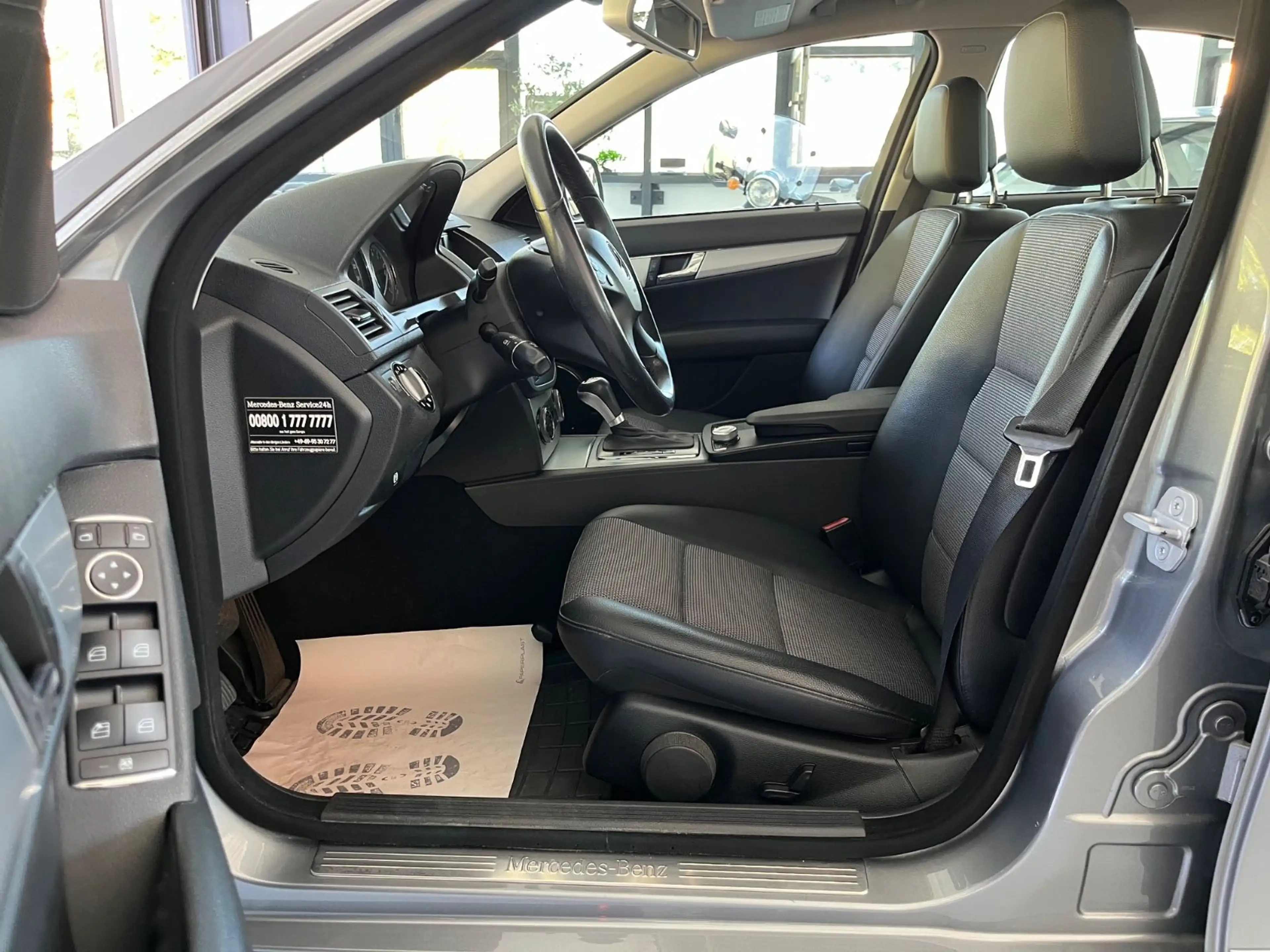 Mercedes-Benz C 230 V6 AVANTGARDE 64.000KM 7-GANG! PDC NAVI — photo 8
