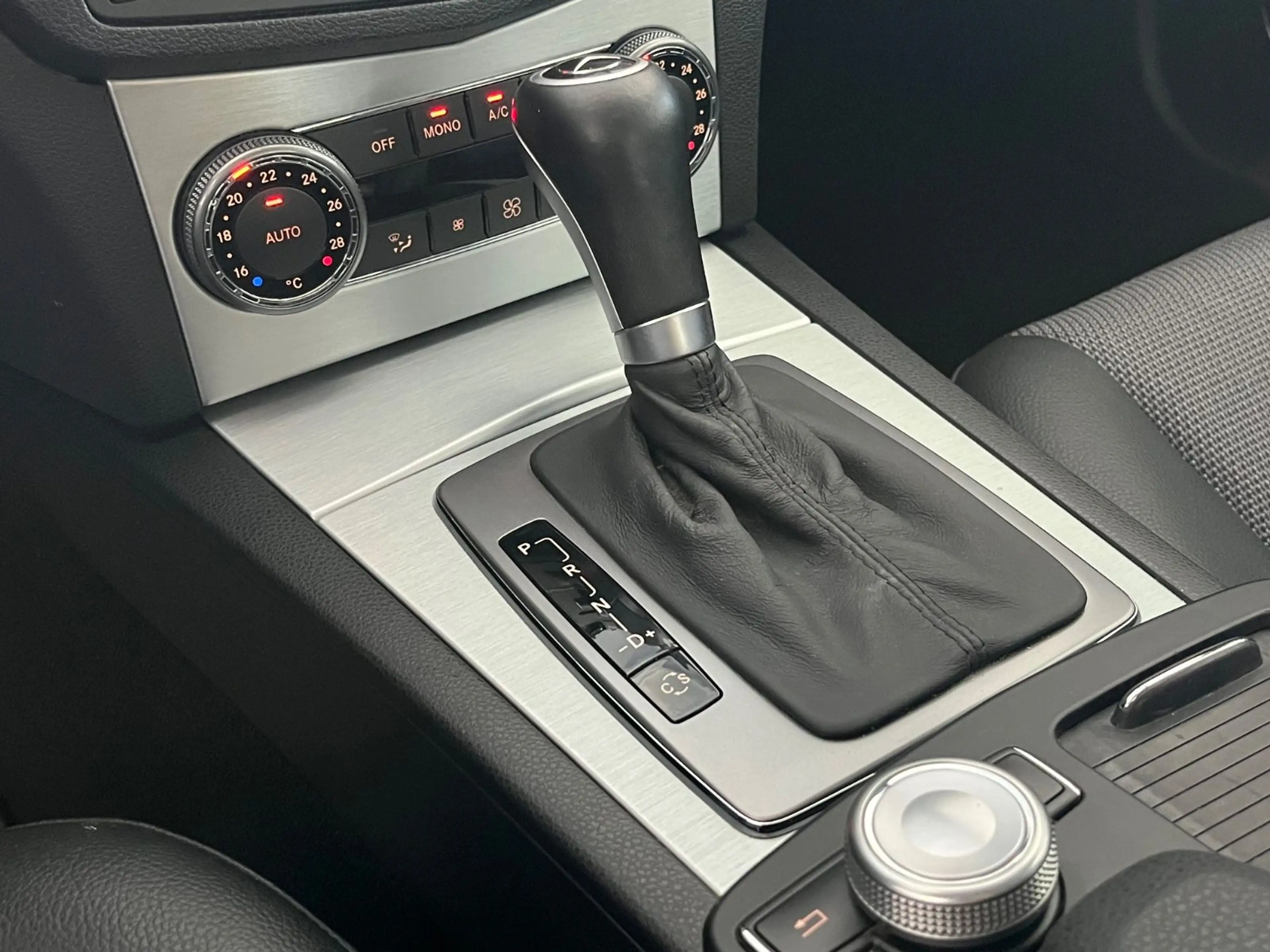 Mercedes-Benz C 230 V6 AVANTGARDE 64.000KM 7-GANG! PDC NAVI — photo 14