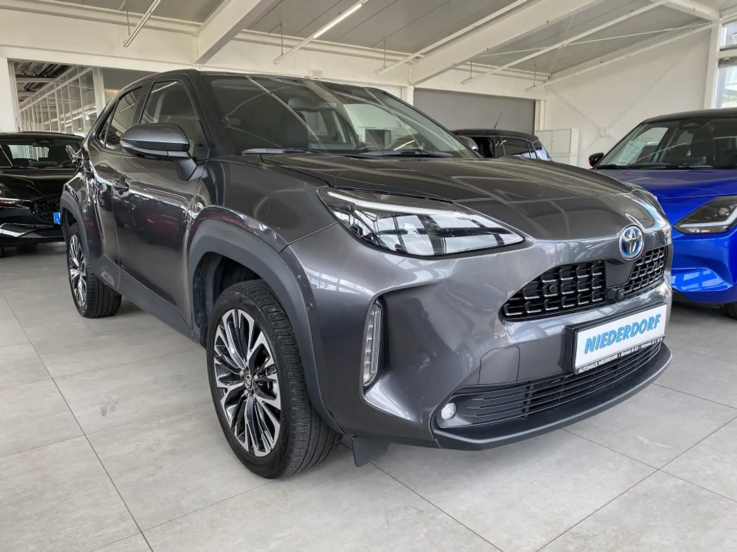 Toyota Yaris Cross 1.5 Hybrid Elegant ALLWETTER, NAVI Grau - 1