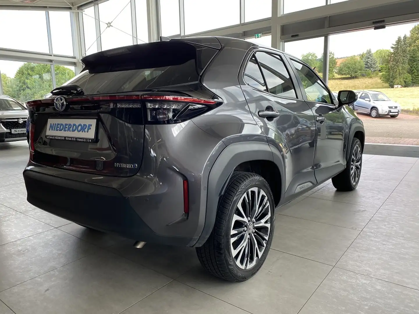 Toyota Yaris Cross 1.5 Hybrid Elegant ALLWETTER, NAVI Grau - 2