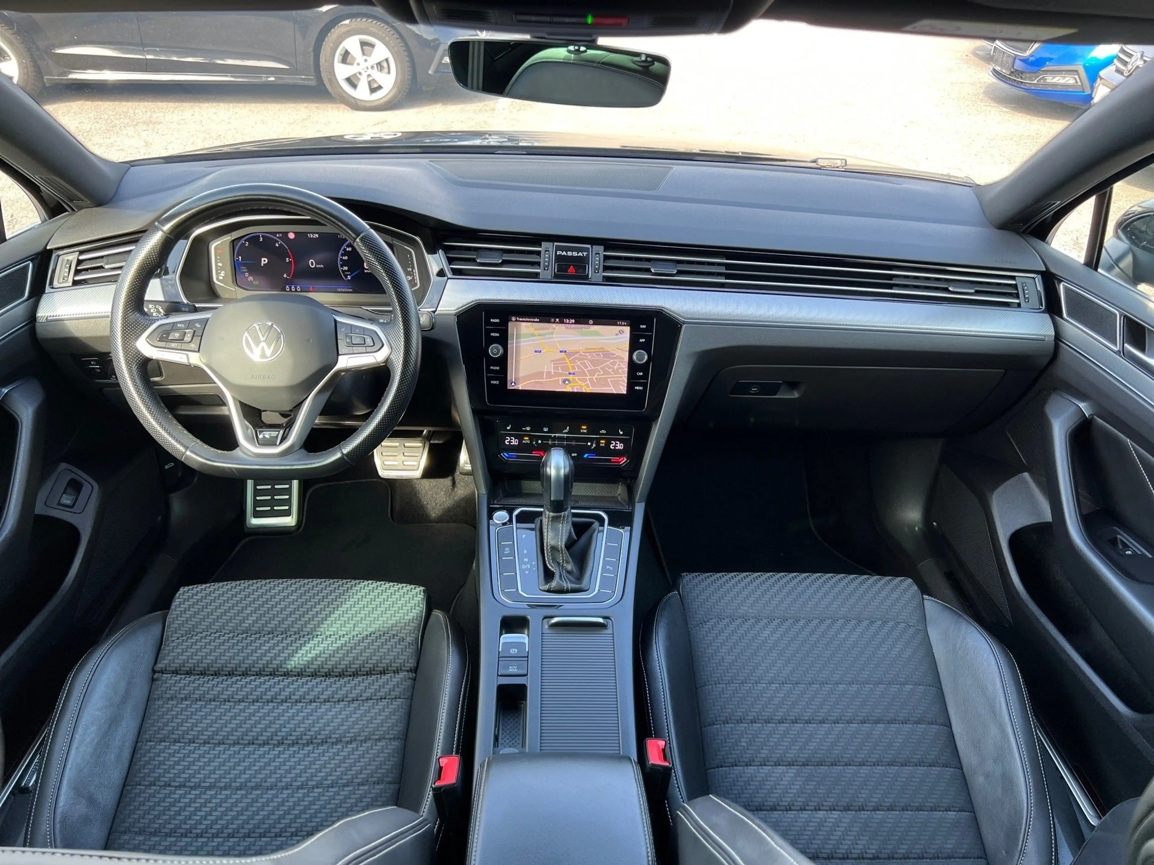 Volkswagen Passat Variant Business R-LINE 2,0 SCR TDI DSG — photo 10