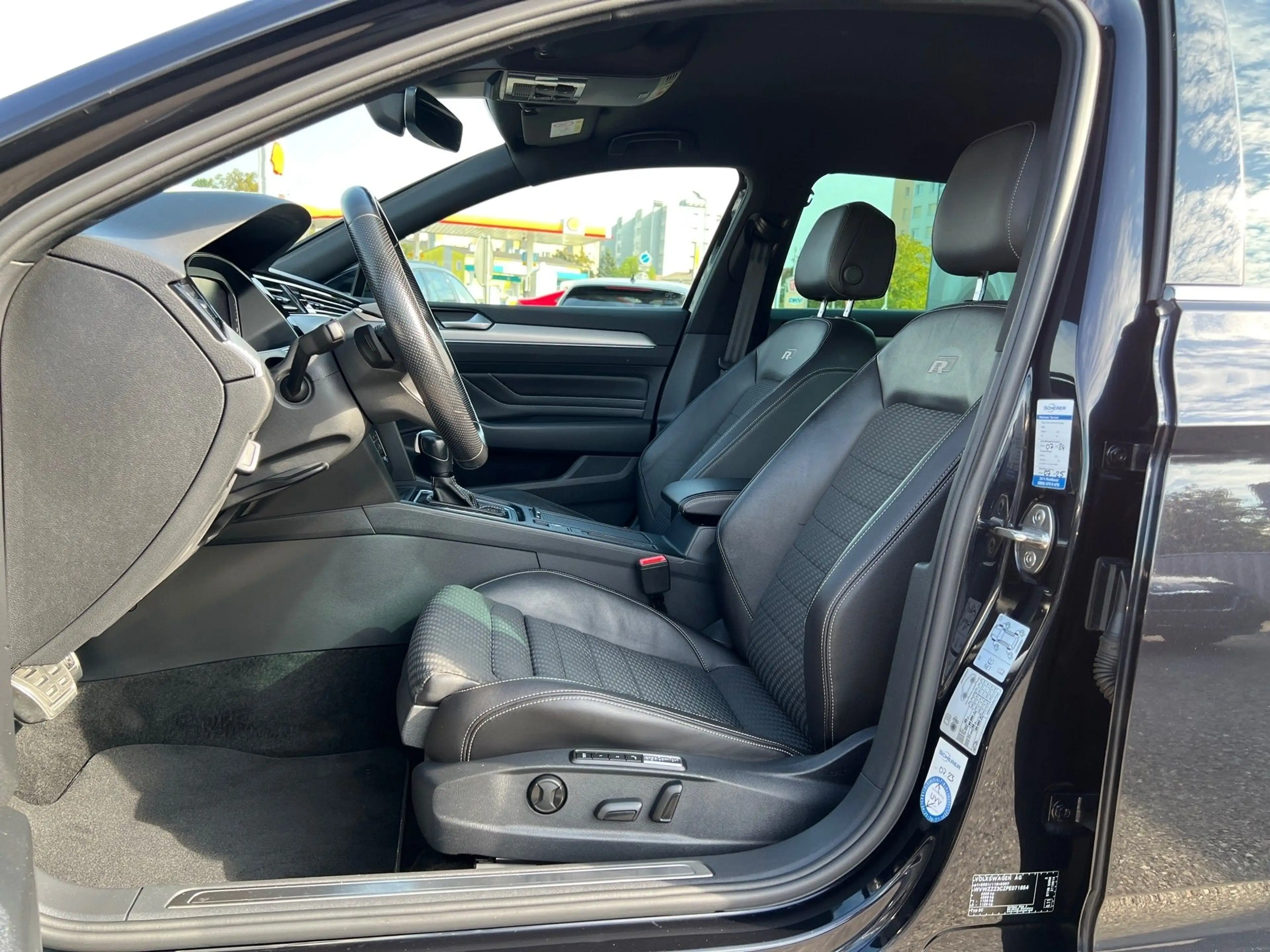 Volkswagen Passat Variant Business R-LINE 2,0 SCR TDI DSG — photo 13