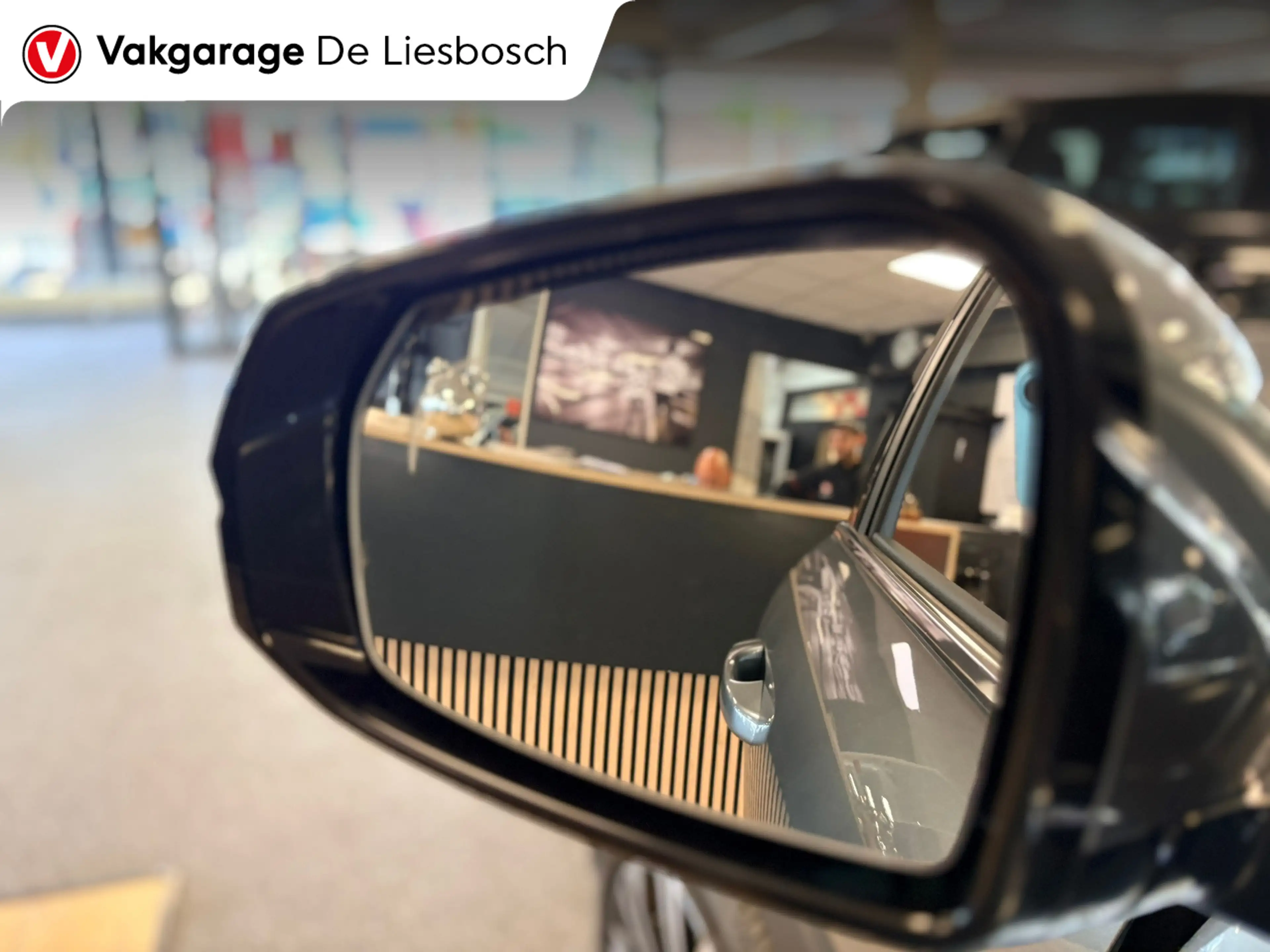 Geely Starray EM-i 1.5 Max+ 262PK/long range/30kwh/wltp 136km/pano/he — photo 15