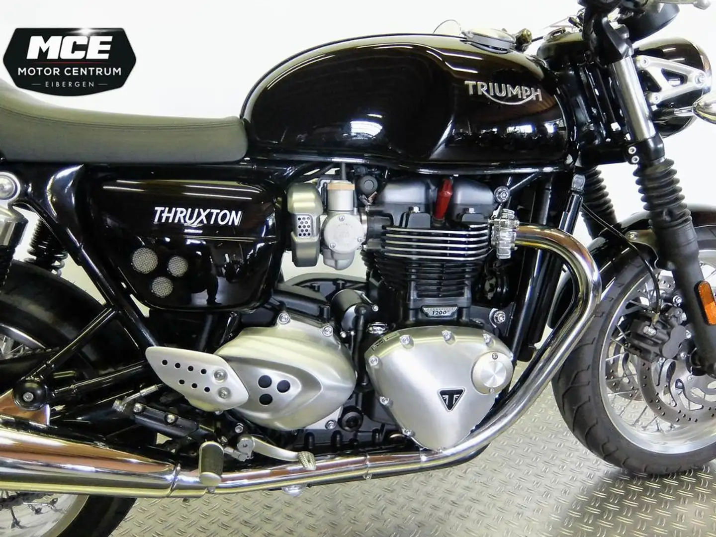 Triumph Thruxton 1200 Zwart - 2