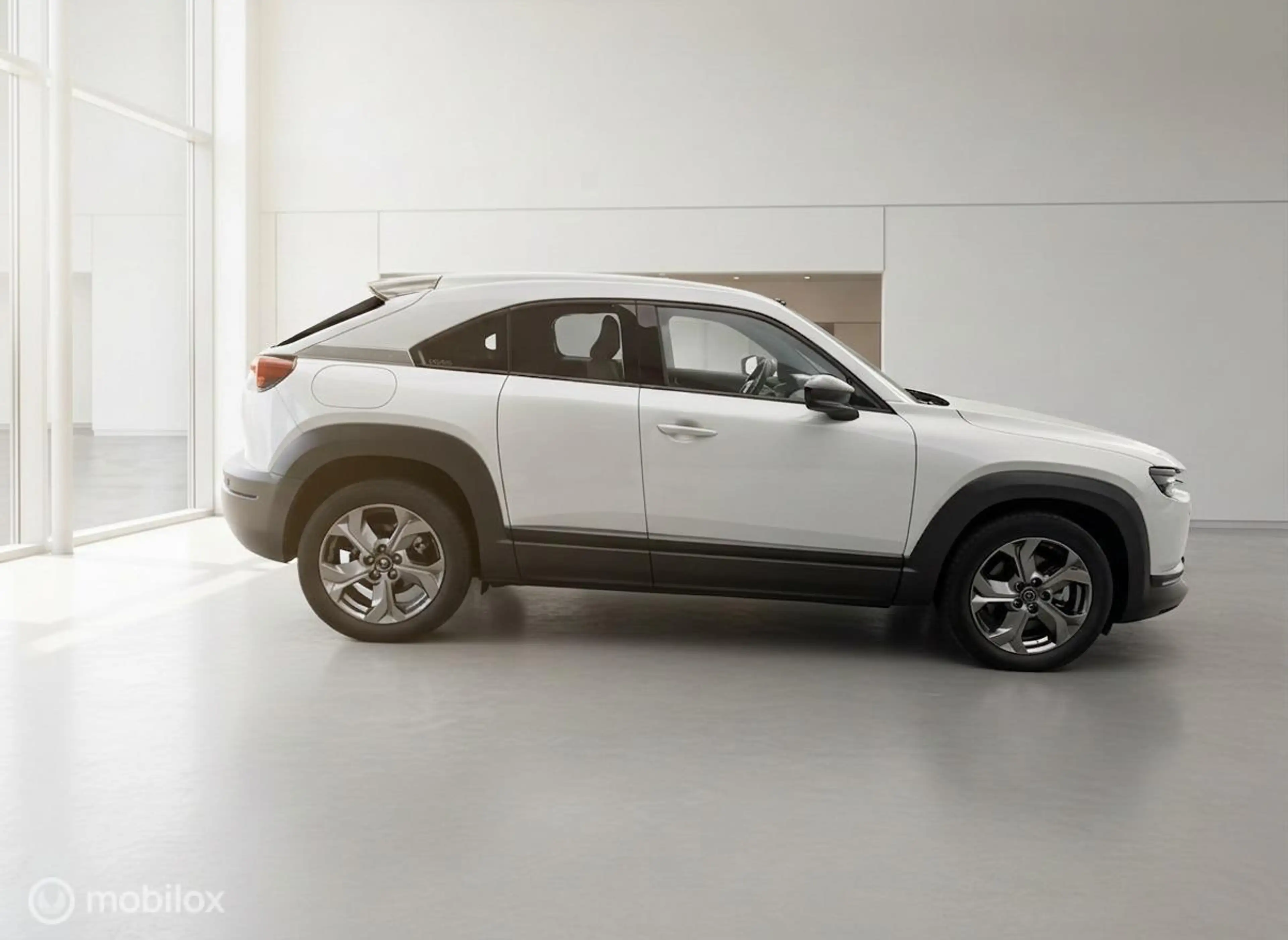 Mazda MX-30 e-SkyActiv 145 Comfort | SOH 93%| HUD | Memory | C — photo 12