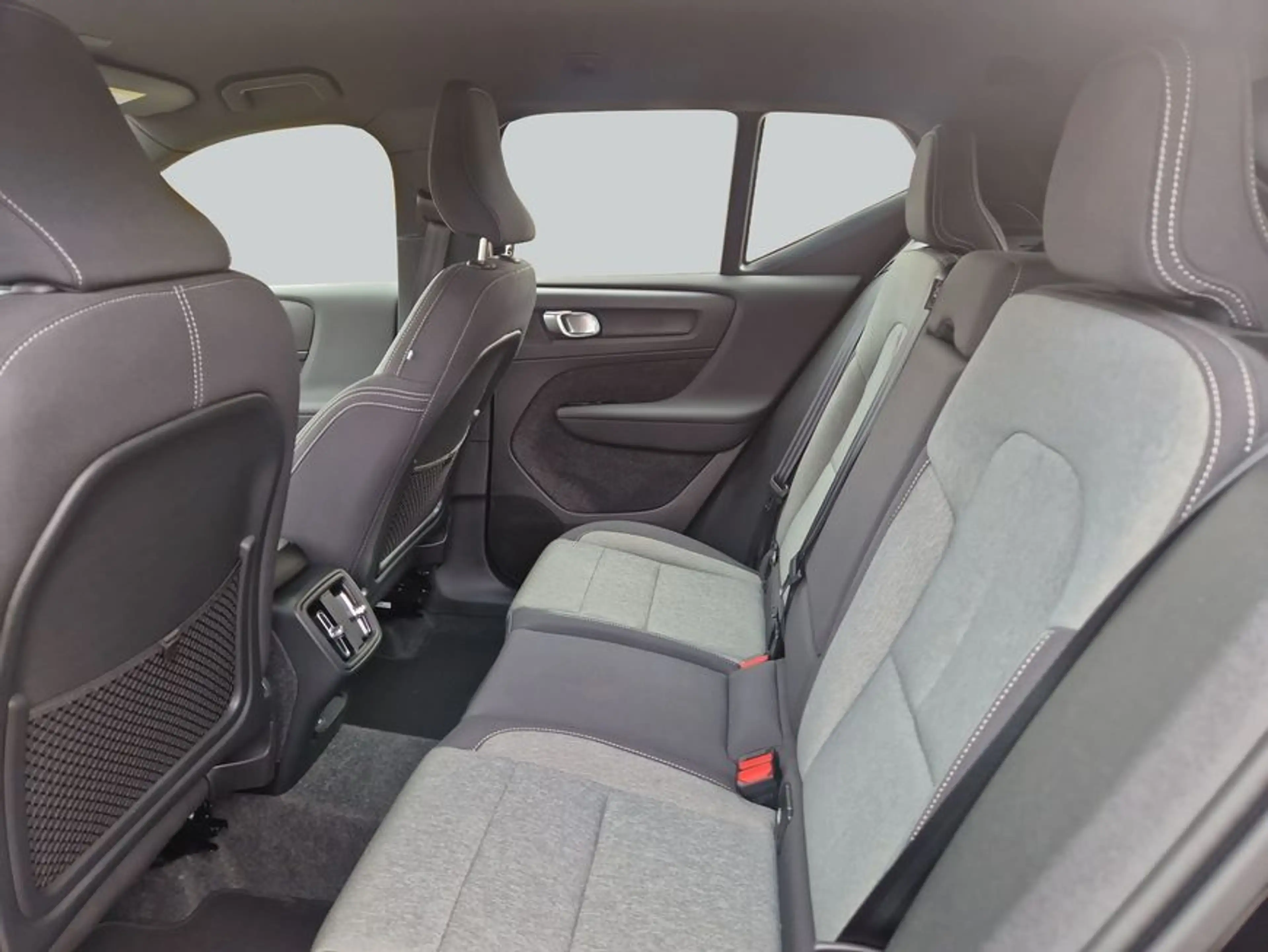 Volvo XC40 XC40 B3 B DKG Plus Black Edition — photo 11