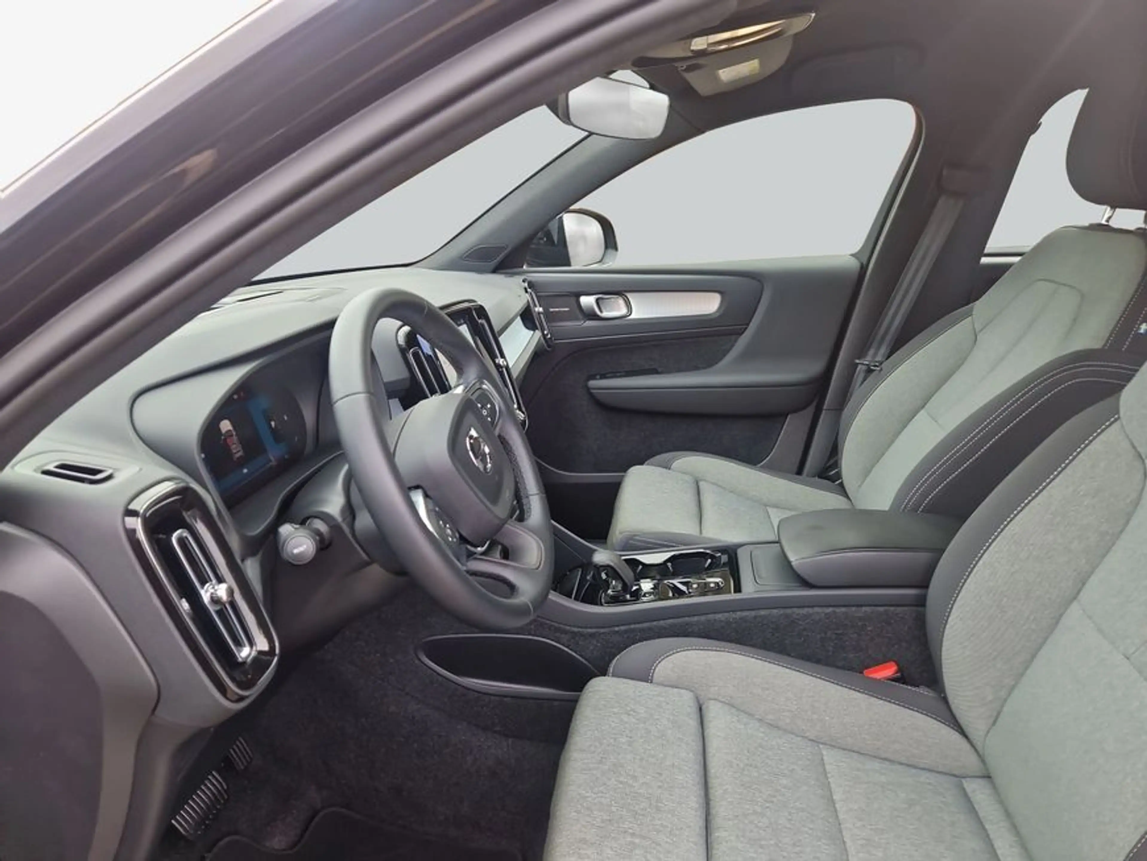 Volvo XC40 XC40 B3 B DKG Plus Black Edition — photo 9