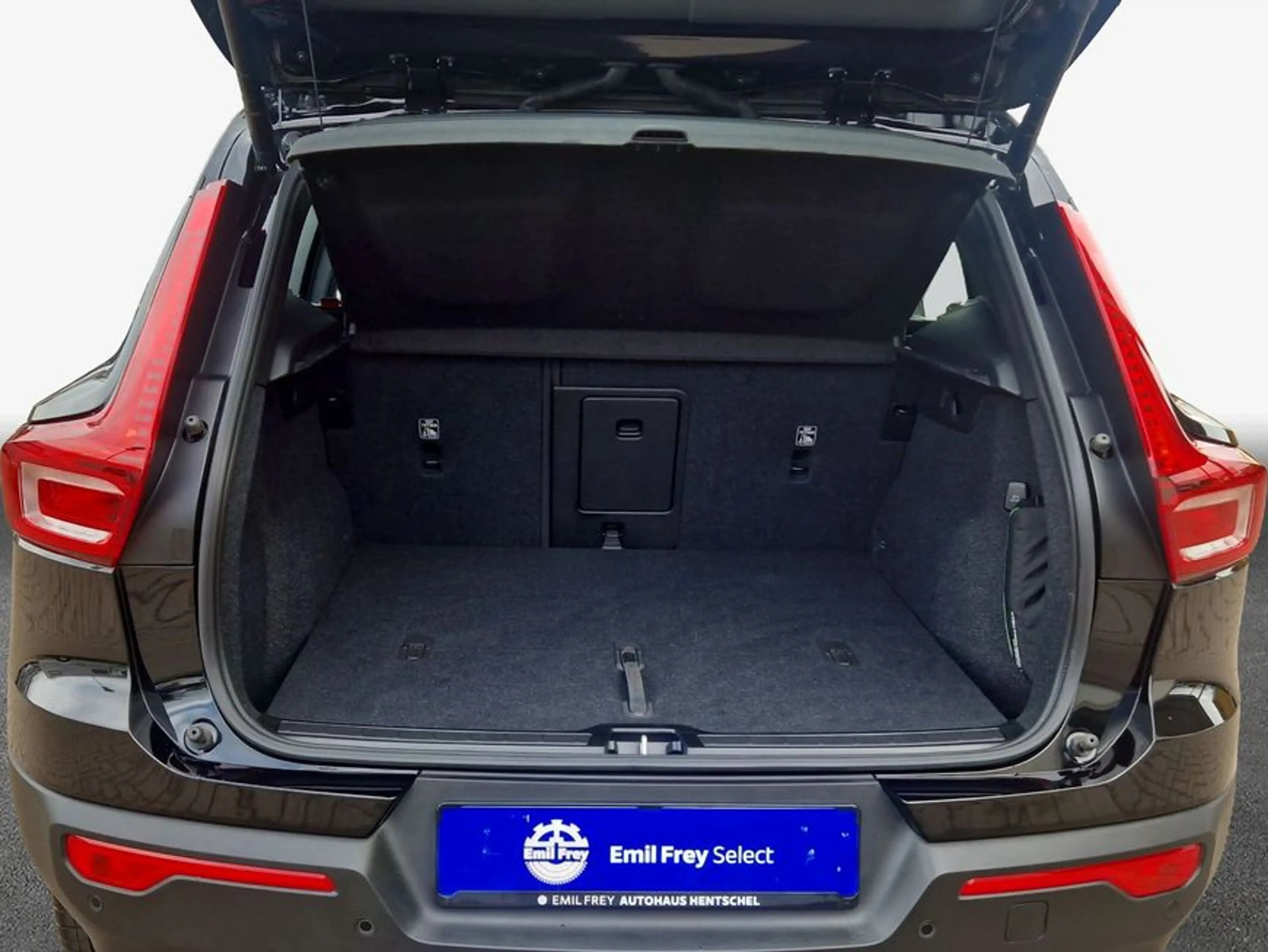 Volvo XC40 XC40 B3 B DKG Plus Black Edition — photo 8