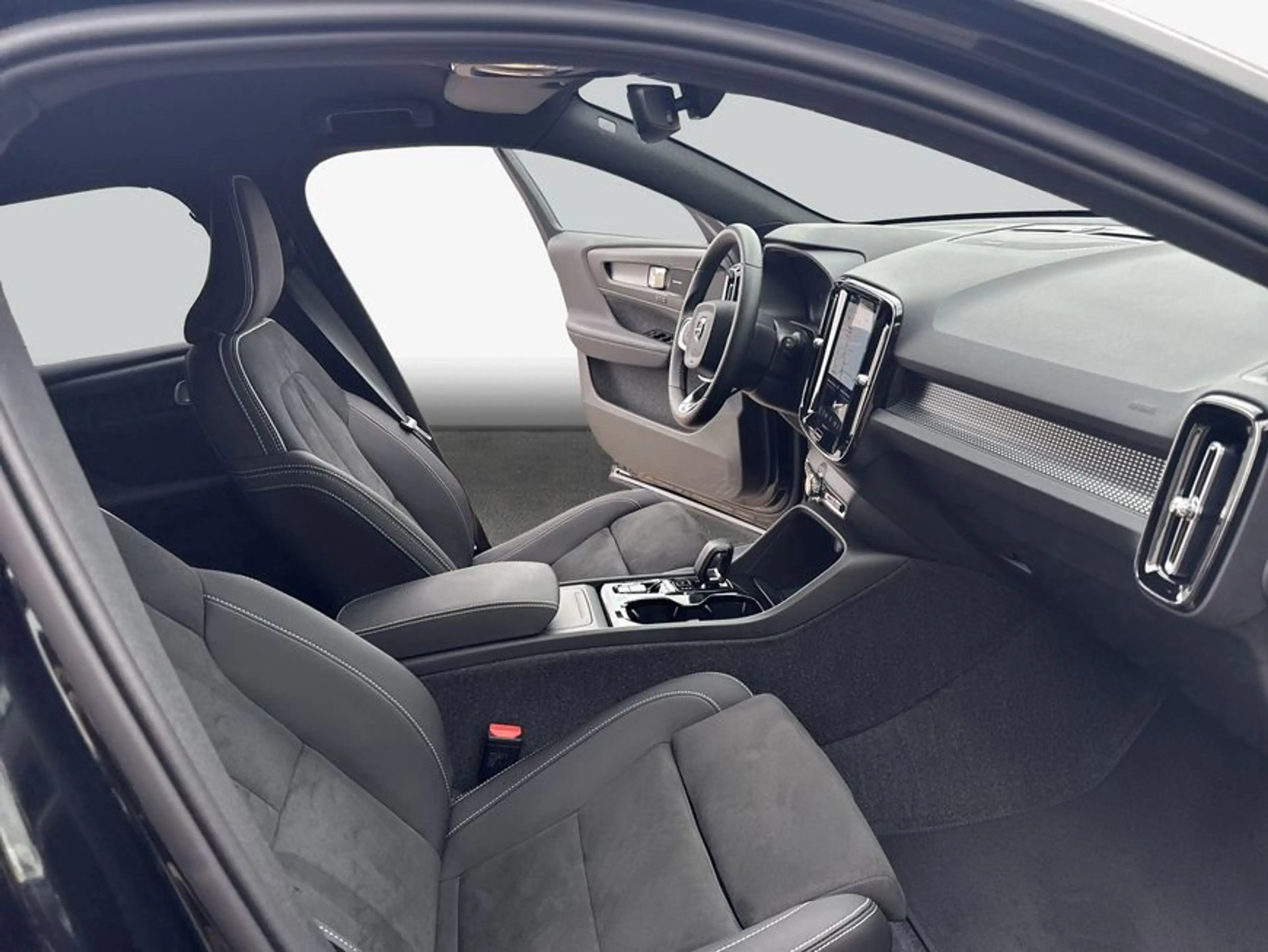 Volvo XC40 XC40 B3 B DKG Plus Black Edition — photo 12