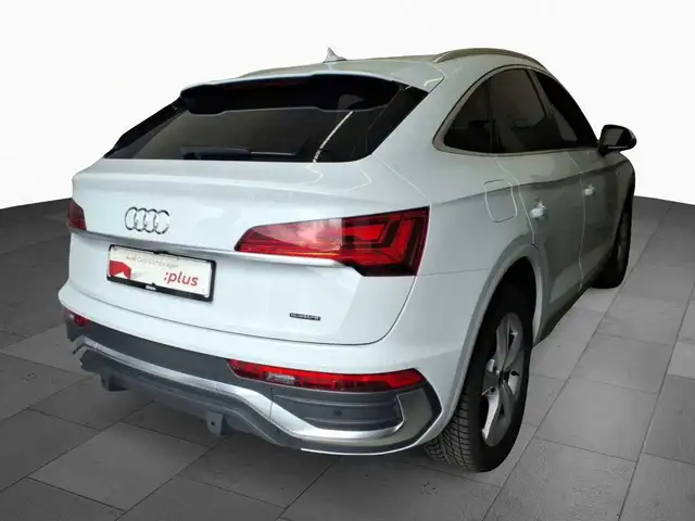 Audi Q5 view 3
