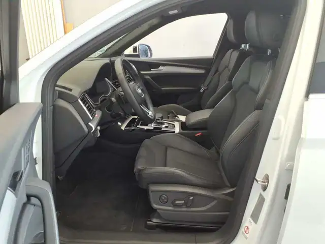 Audi Q5 view 4
