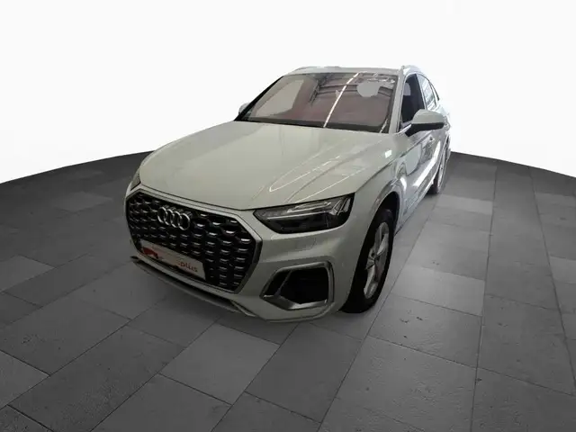 Audi Q5 view 2