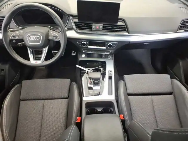 Audi Q5 view 5