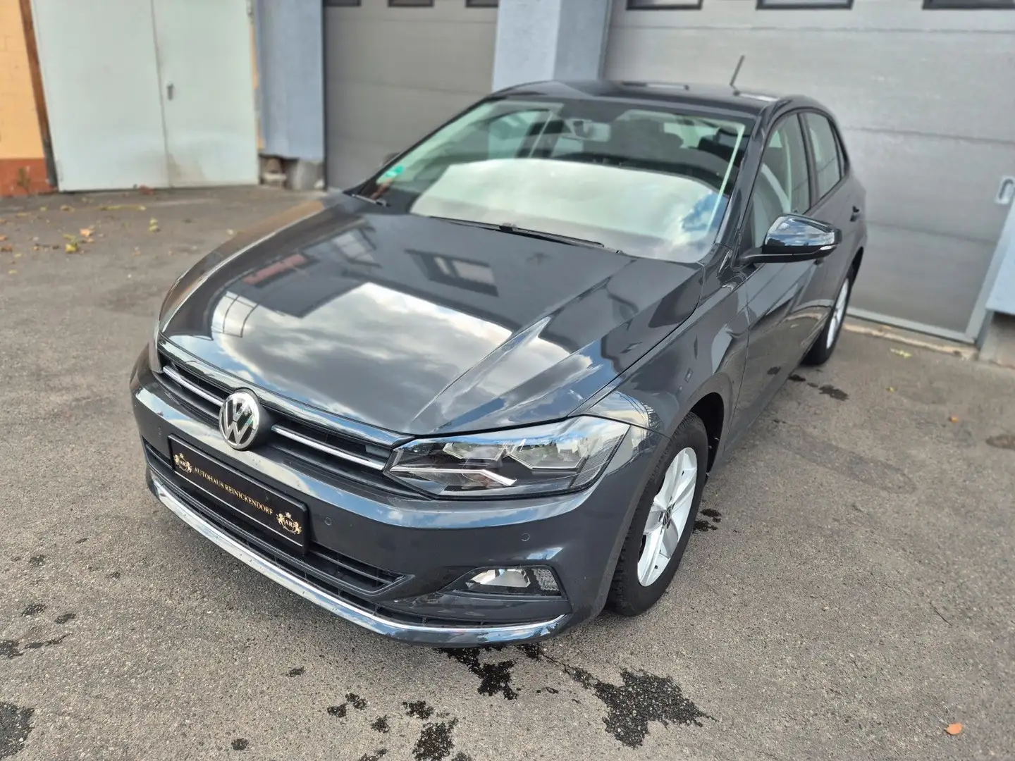 Volkswagen Polo VI Highline*NAVI*KLIMA*ALU*PDC* Grijs - 1