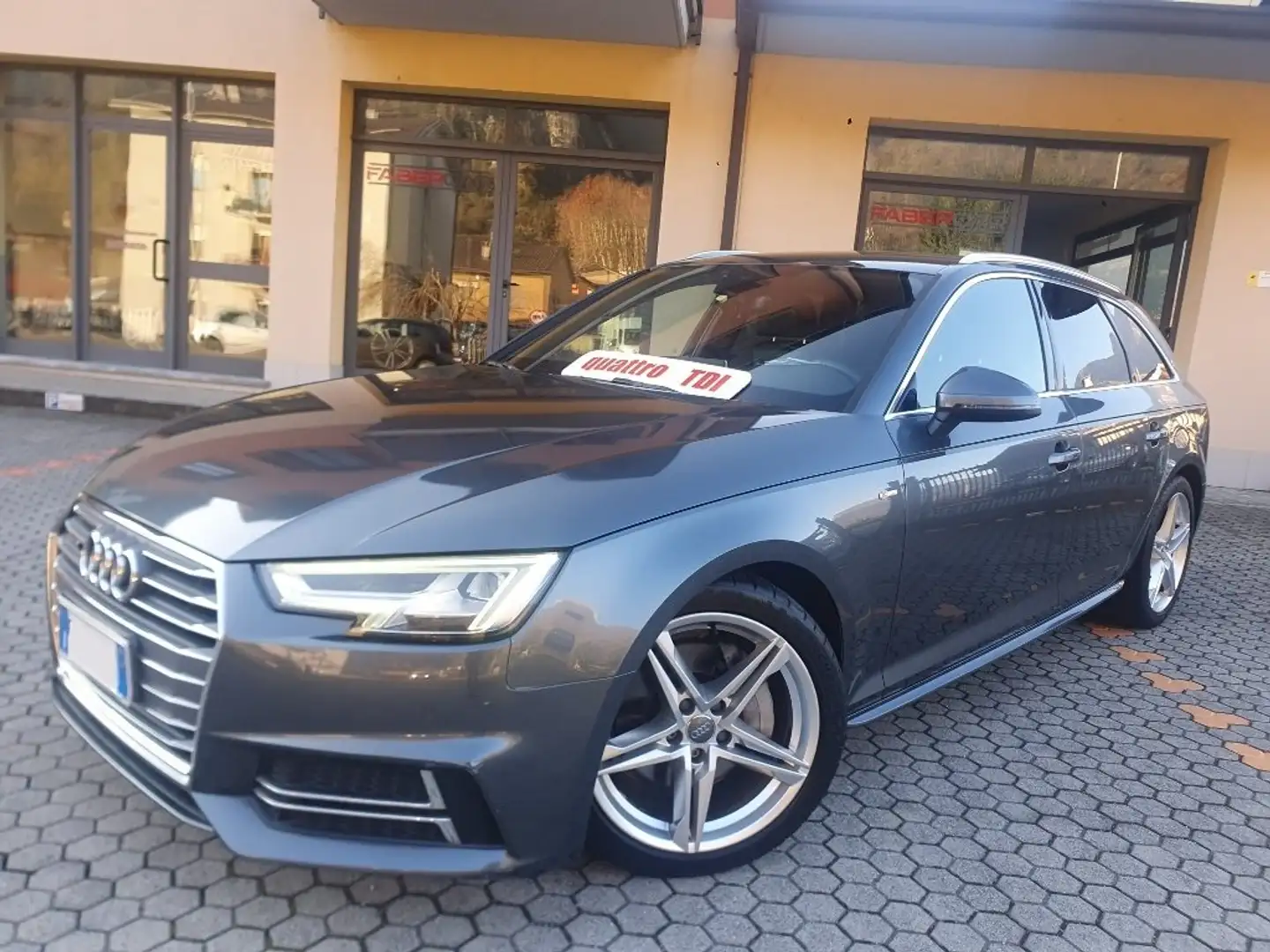 Audi A4 Avant 40 2.0 TDI S-Line quattro 190cv S-Tr. Grigio - 1