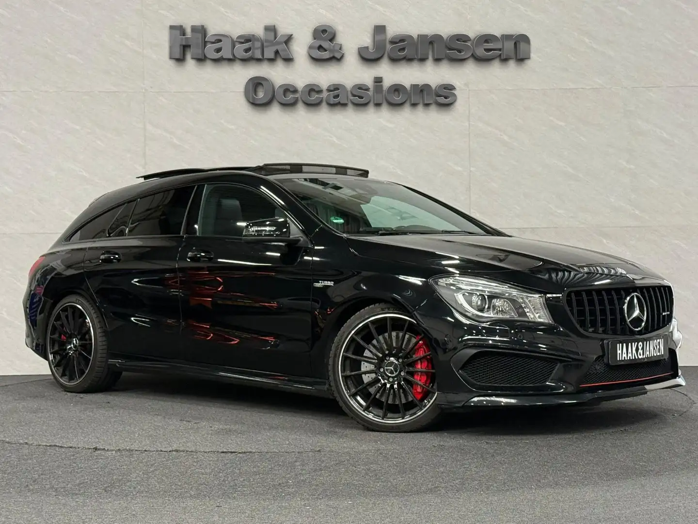Mercedes-Benz CLA 45 AMG Shooting Brake 4MATIC - Panorama - Cruise - Stoelv Schwarz - 2