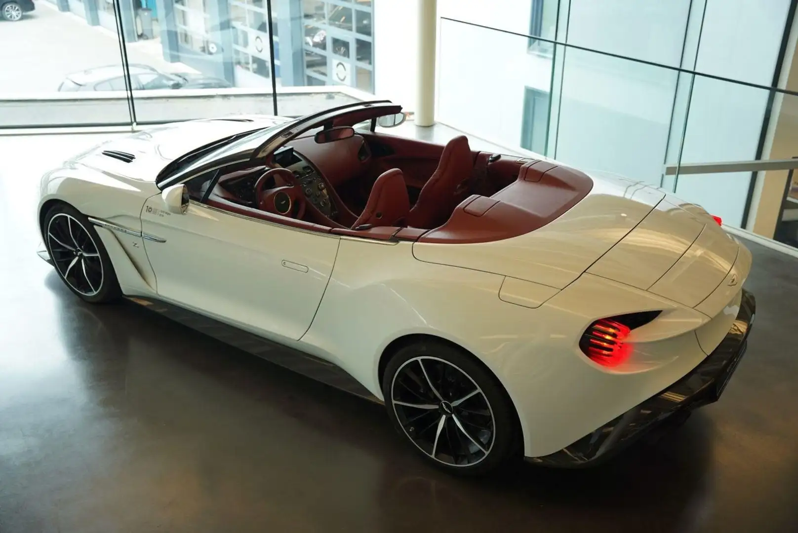 Aston Martin Vanquish Zagato Volante S 6.0 V12 One of 99 Blanco - 2
