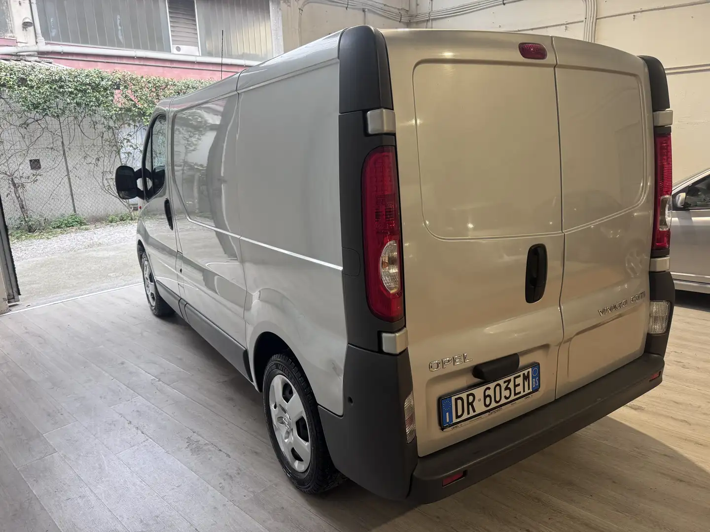 Opel Vivaro Van SOLO 26.000km Grau - 2