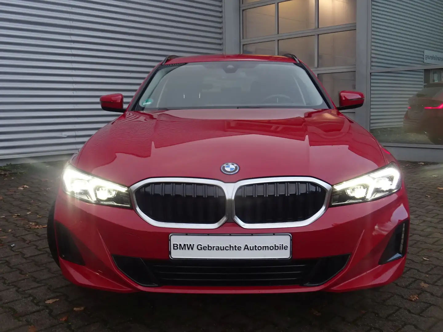 BMW 320 e Tour. ParkAssist AHK Lenkradheizung LM SH Rot - 2