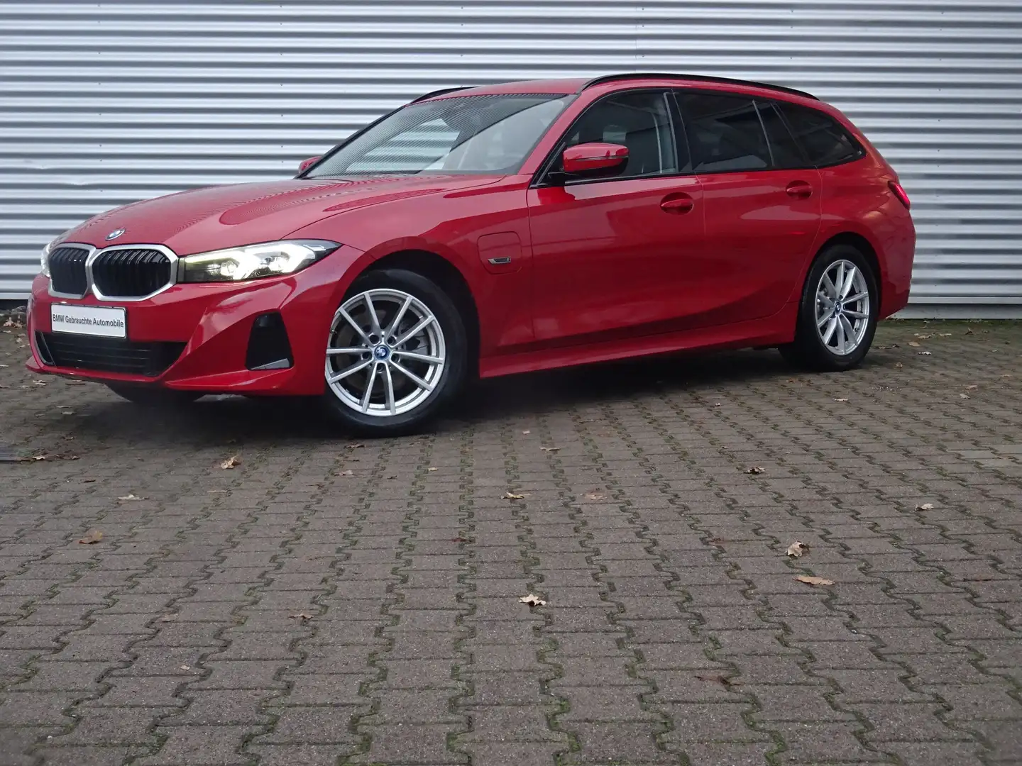 BMW 320 e Tour. ParkAssist AHK Lenkradheizung LM SH Rot - 1