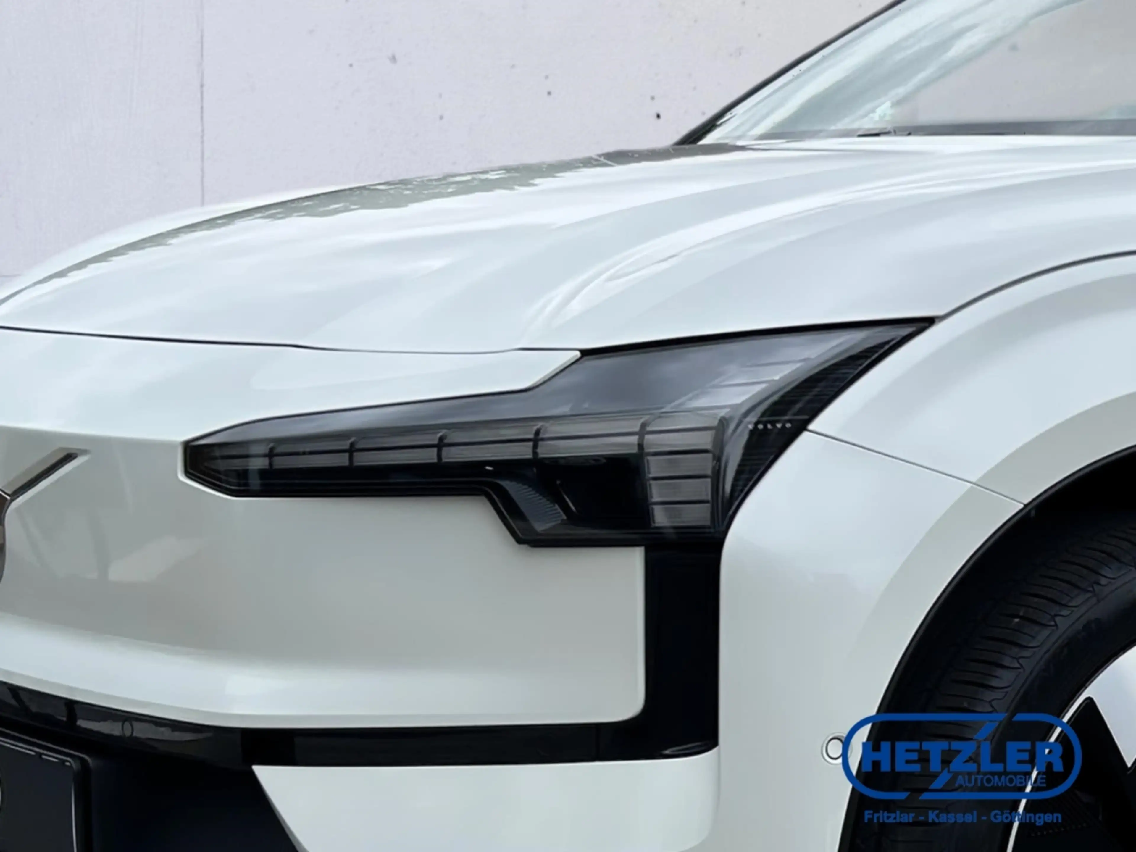 Volvo EX30 Ultra 2WD Extended Range, Electric Panorama AHK  M — photo 5