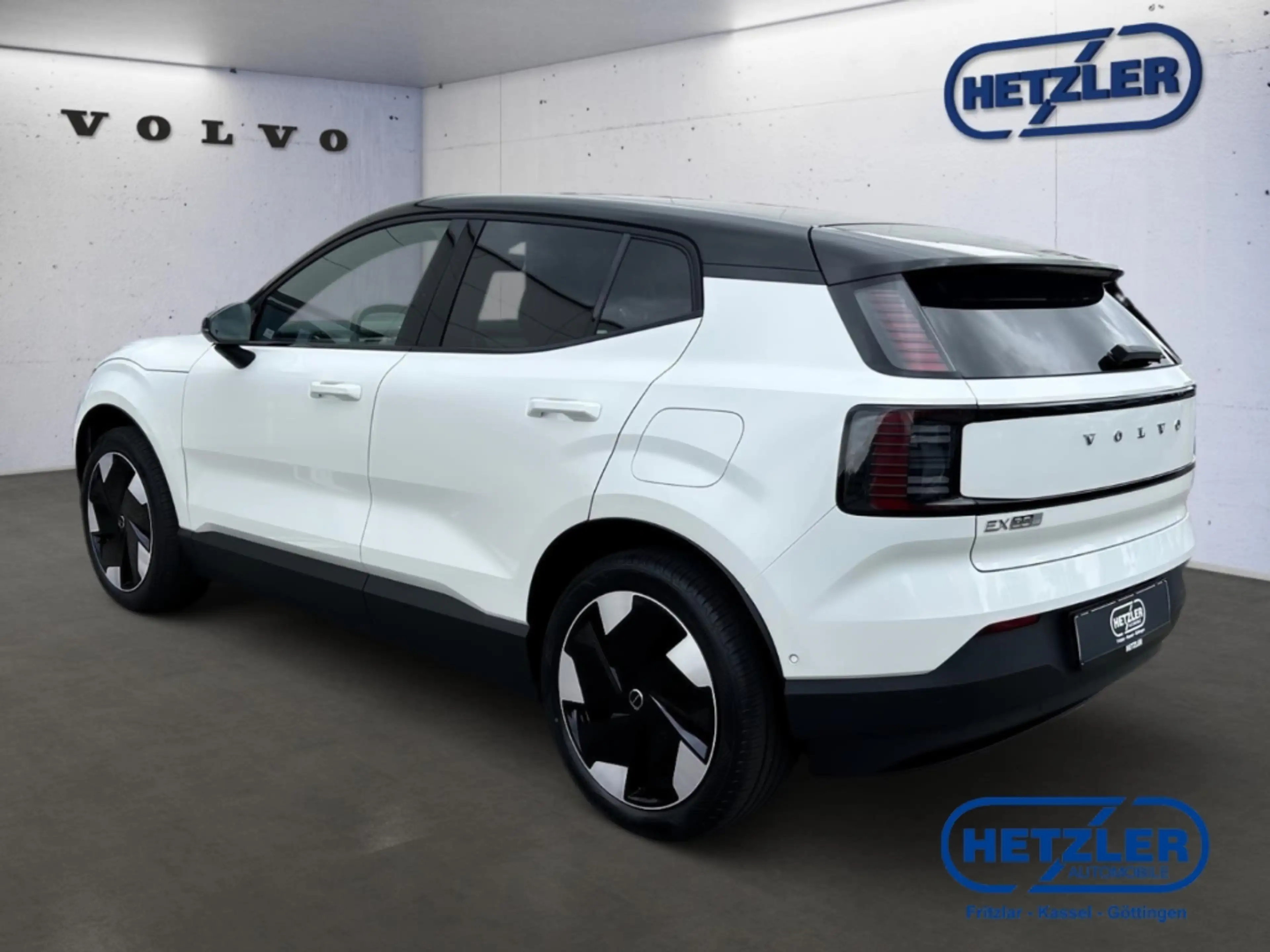 Volvo EX30 Ultra 2WD Extended Range, Electric Panorama AHK  M — photo 4